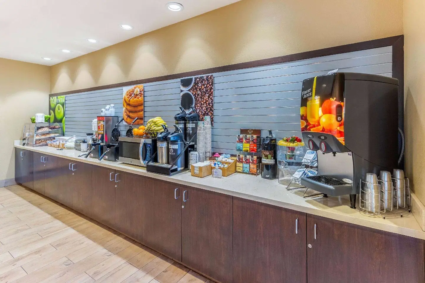 La Quinta Inn & Suites by Wyndham Carlsbad Bar