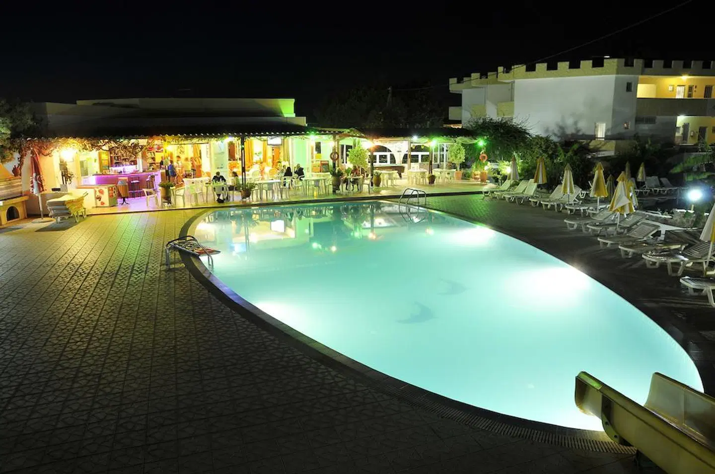 Fili Hotel Apartments Hallenbad