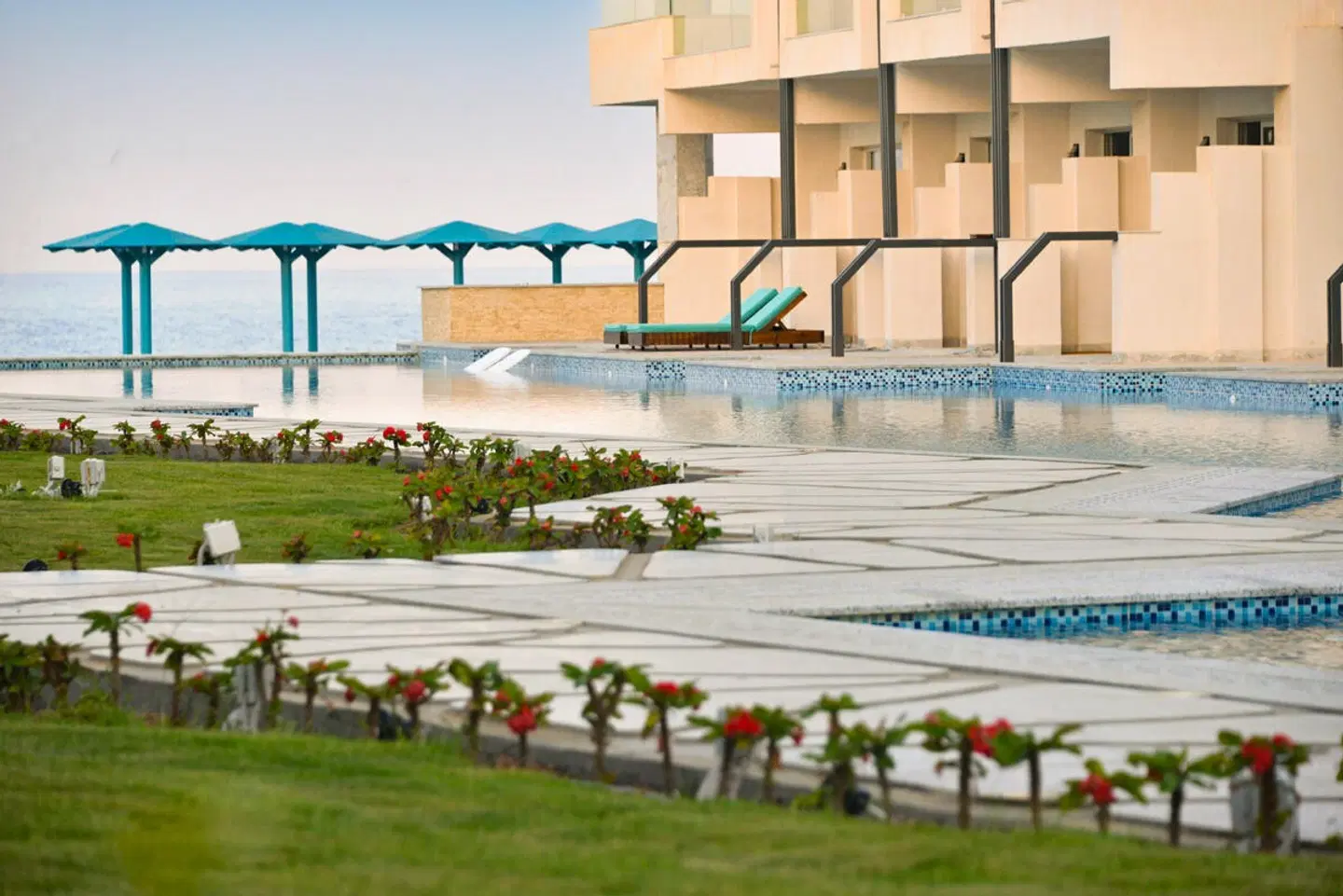 Fantazia Royal Resort OUTDOOR_POOL