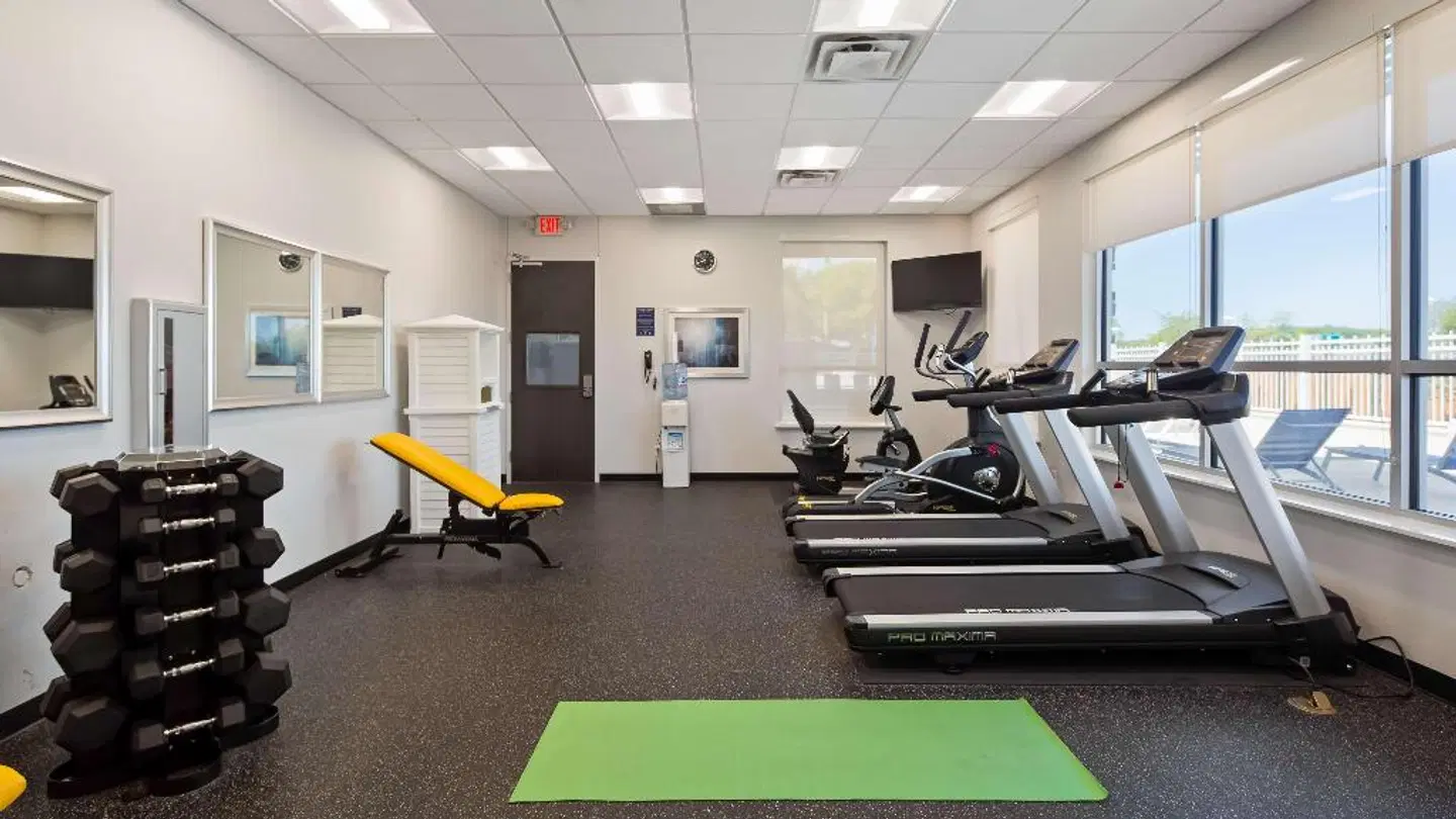 Best Western Plus Roland Inn & Suites SPORTS_AND_LEISURE