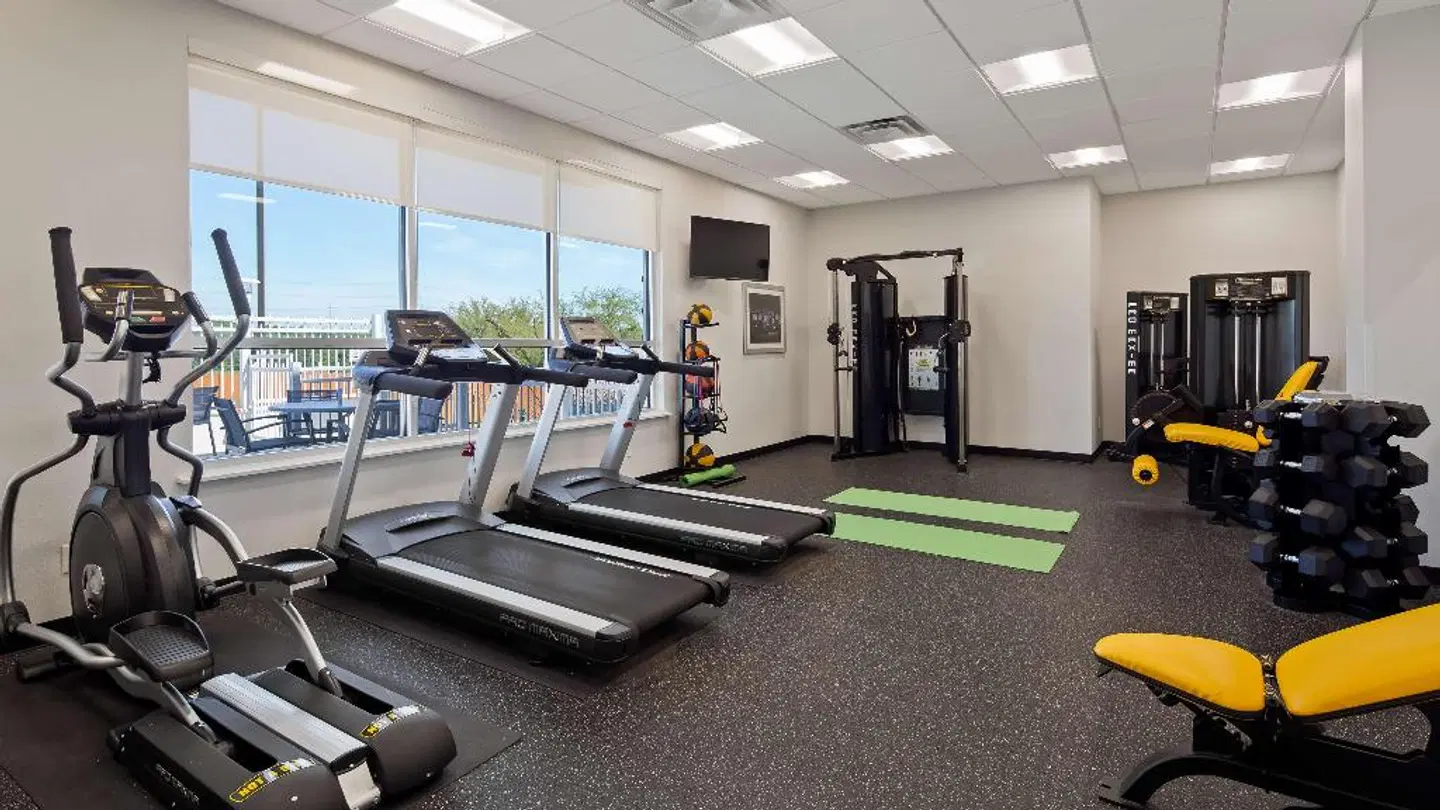 Best Western Plus Roland Inn & Suites SPORTS_AND_LEISURE
