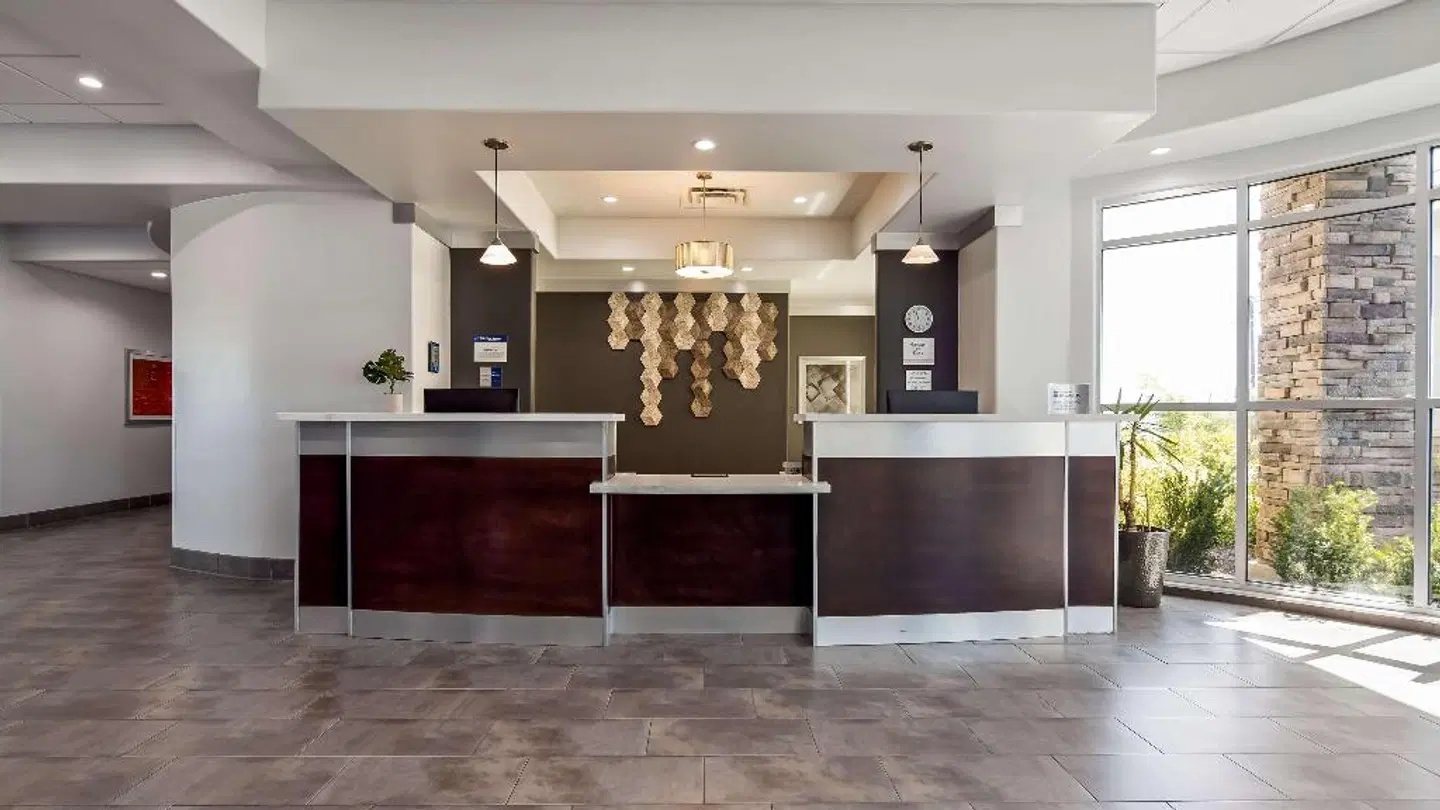 Best Western Plus Roland Inn & Suites LOUNGE_LOBBY