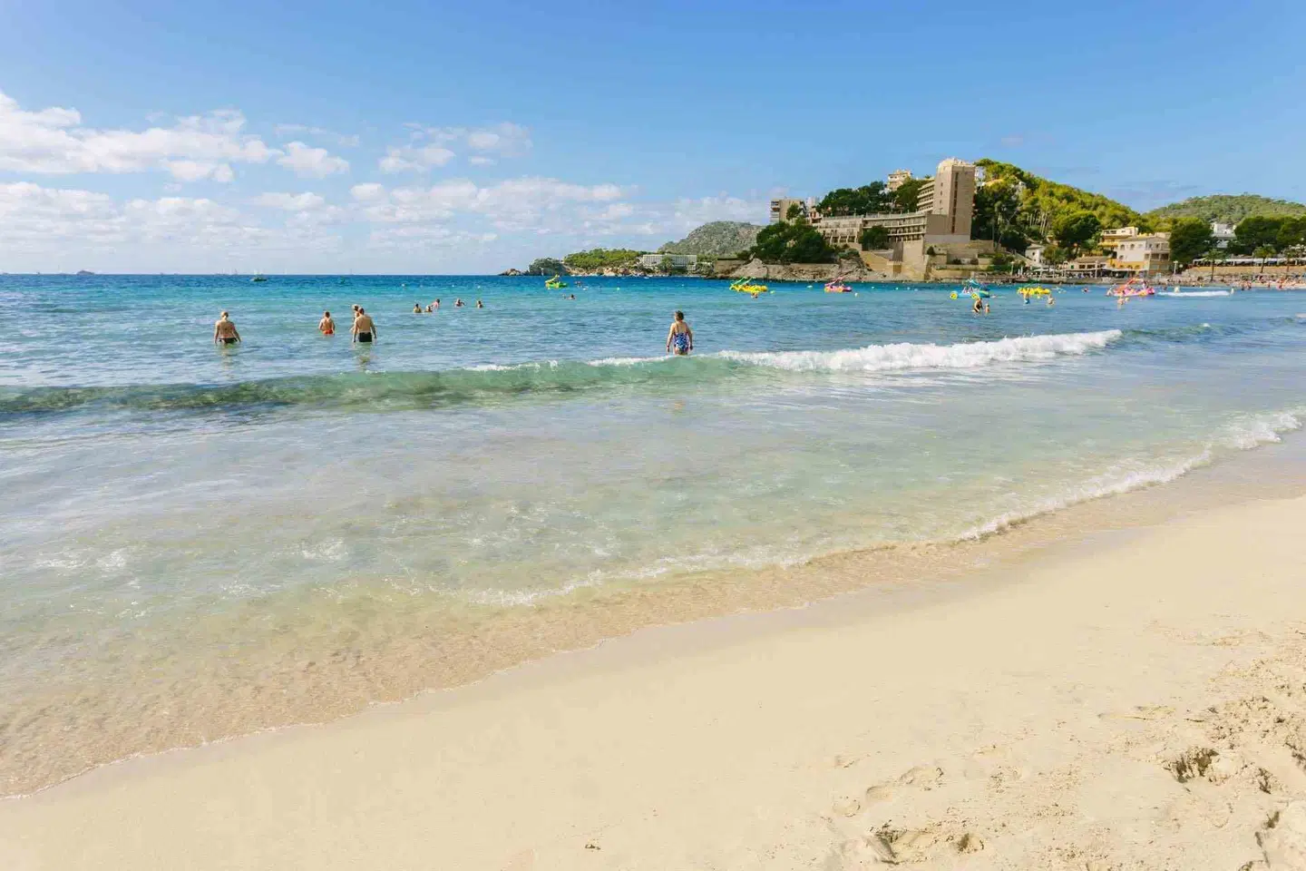 Maria Eugenia BEACH