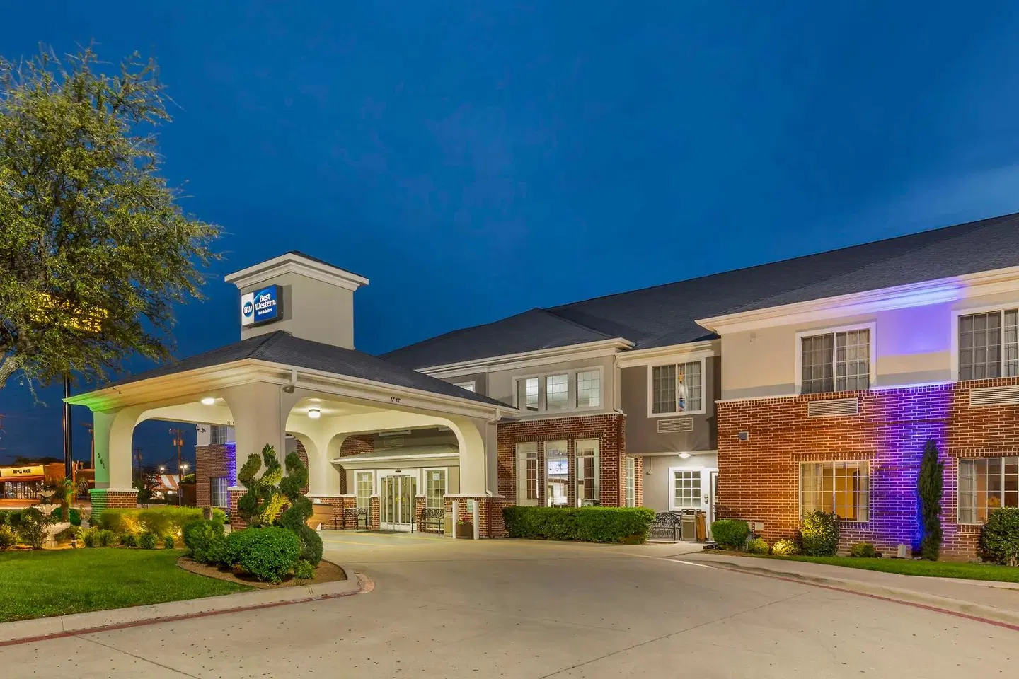 BEST WESTERN Fort Worth Inn & Suites EXTERIOR