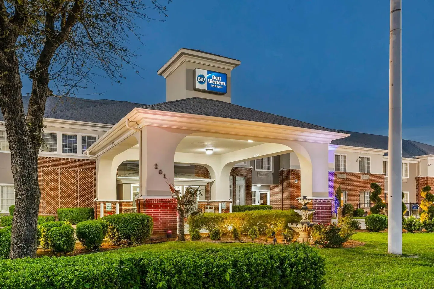 BEST WESTERN Fort Worth Inn & Suites EXTERIOR