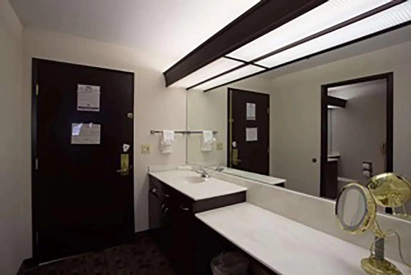 Shilo Inn Portland Airport ROOM_EXAMPLE