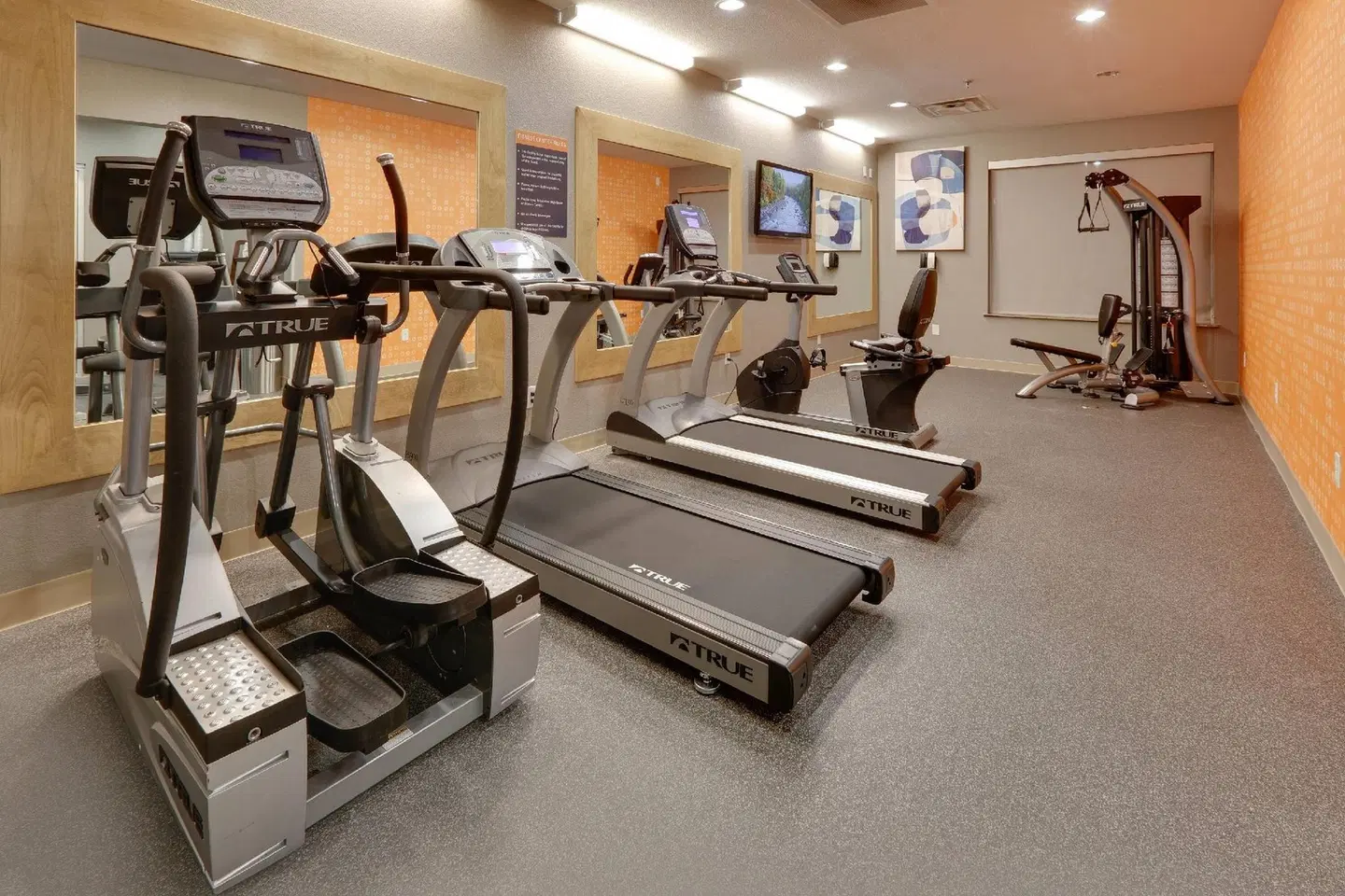 La Quinta Inn & Suites by Wyndham Dallas Love Field SPORTS_AND_LEISURE