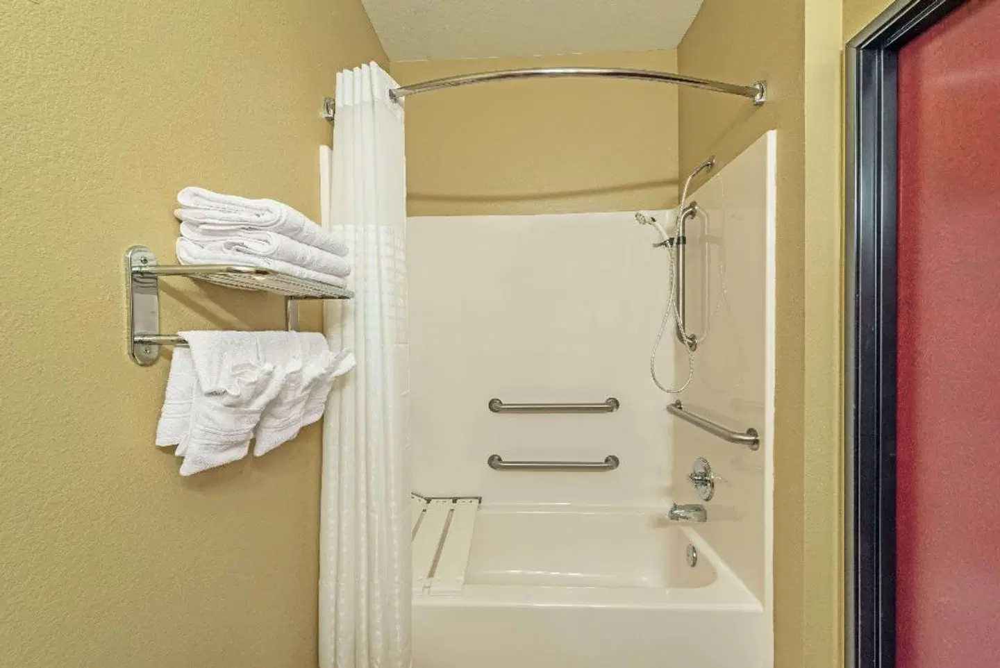 Days Inn by Wyndham Rockdale Texas Badezimmer