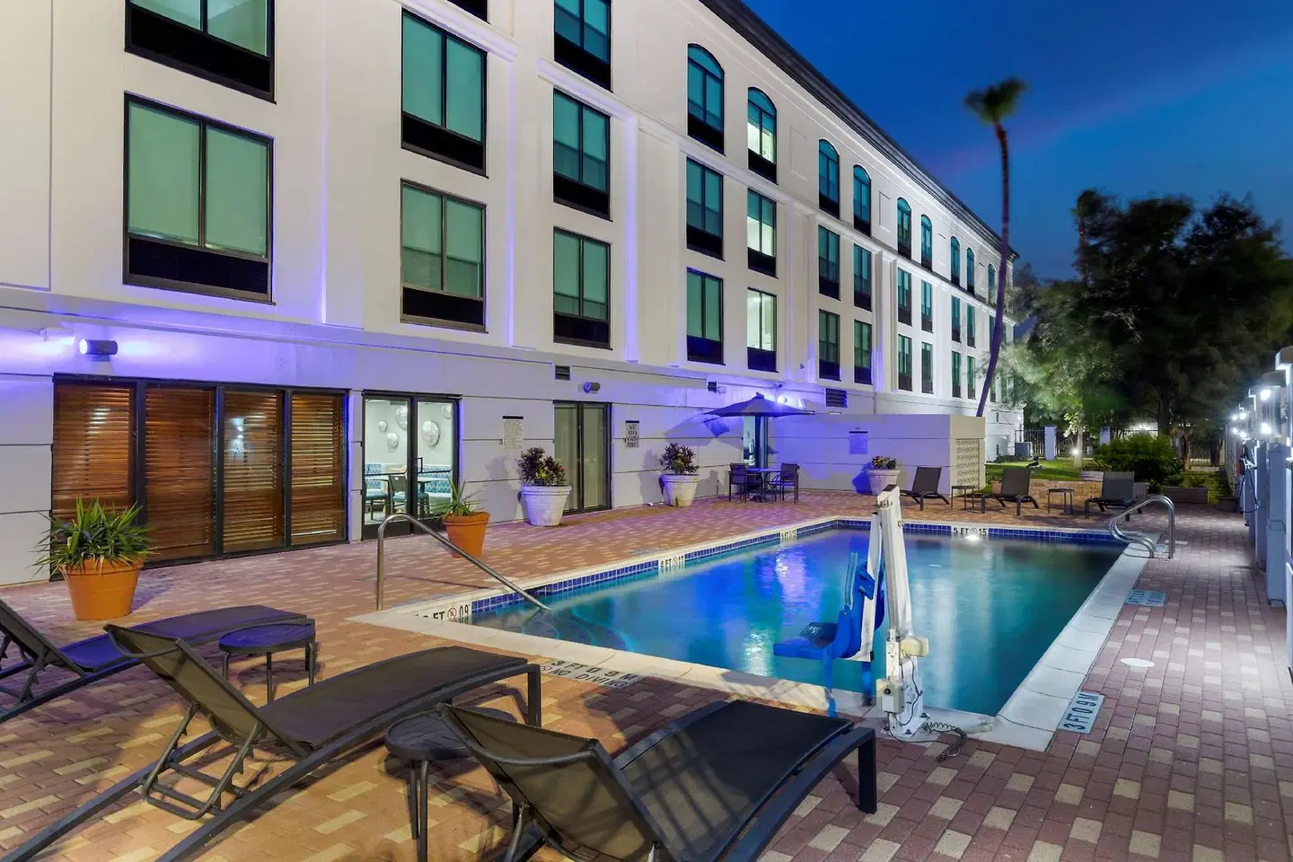 Best Western Plus McAllen Airport Hotel EXTERIOR