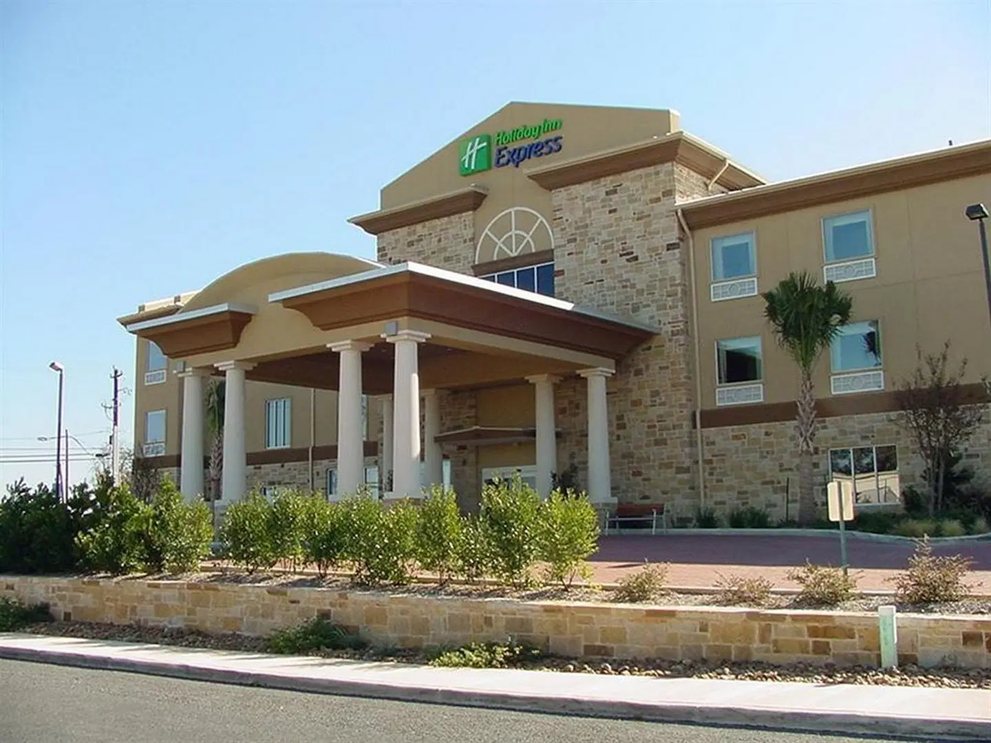Holiday Inn Express & Suites Fredericksburg by IHG EXTERIOR