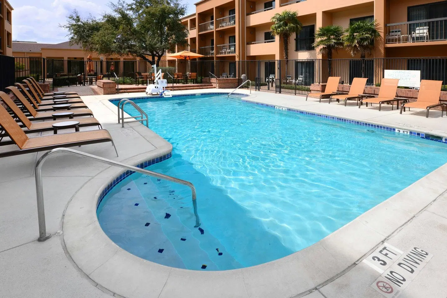 Courtyard by Marriott San Antonio Medical Center OUTDOOR_POOL