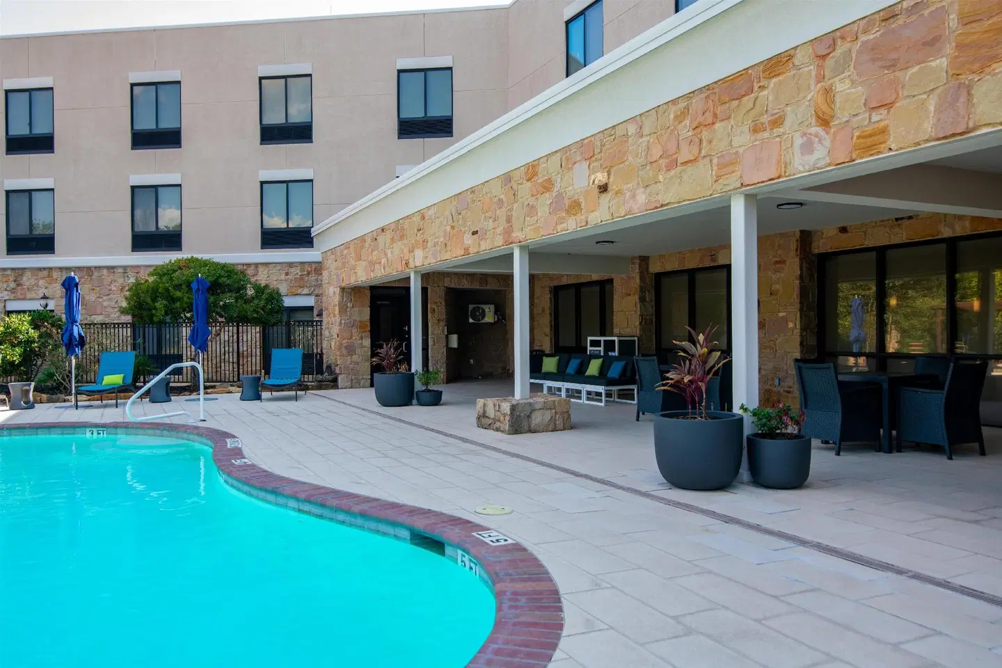 Hampton Inn & Suites College Station/US 6-East Bypass EXTERIOR