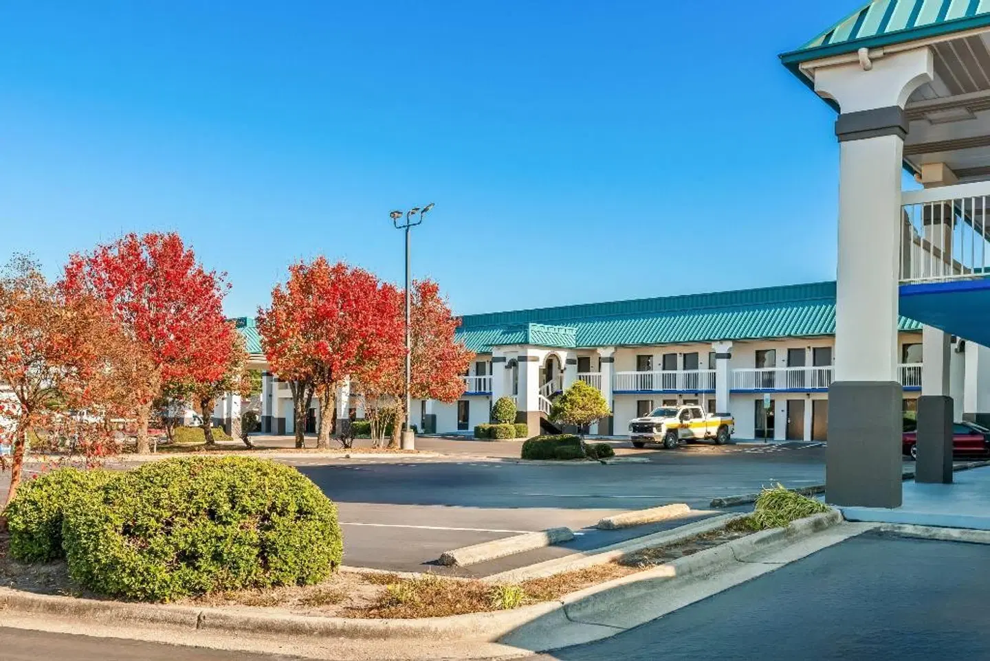 Days Inn by Wyndham Saint Pauls EXTERIOR