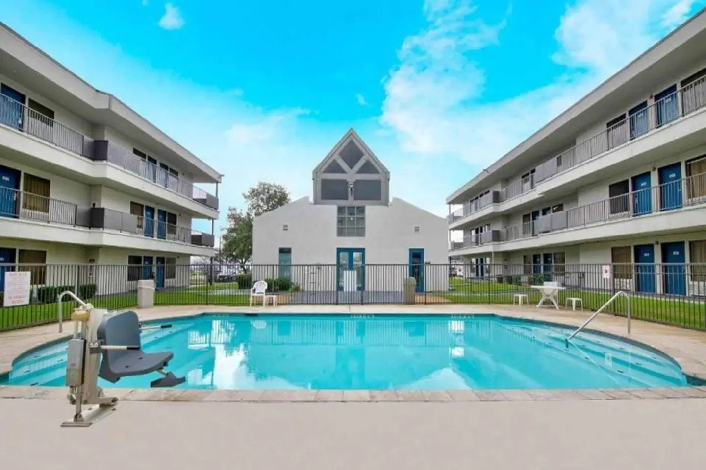 Studio 6 San Antonio, TX - Airport OUTDOOR_POOL