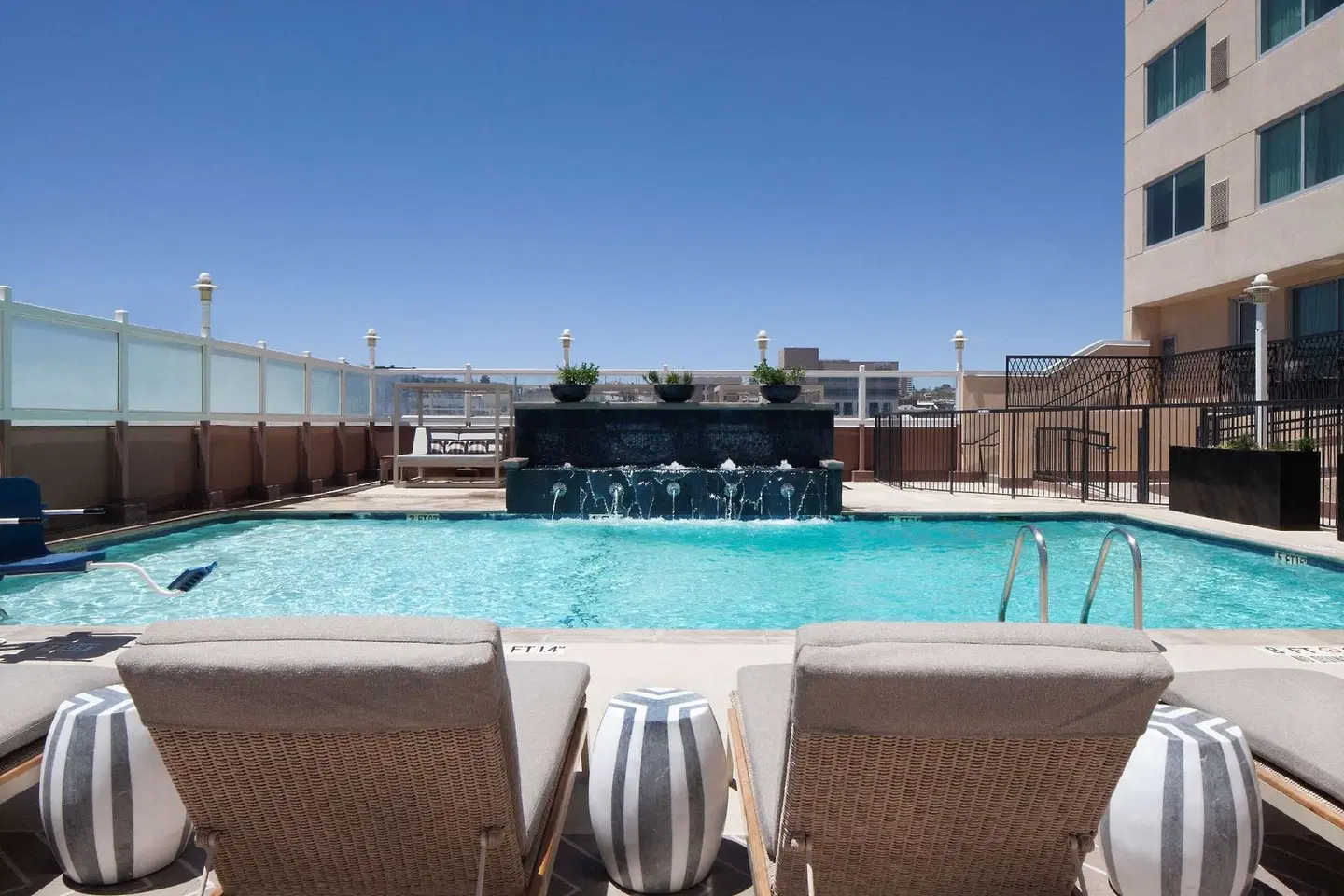 DoubleTree by Hilton El Paso Downtown/City Center OUTDOOR_POOL