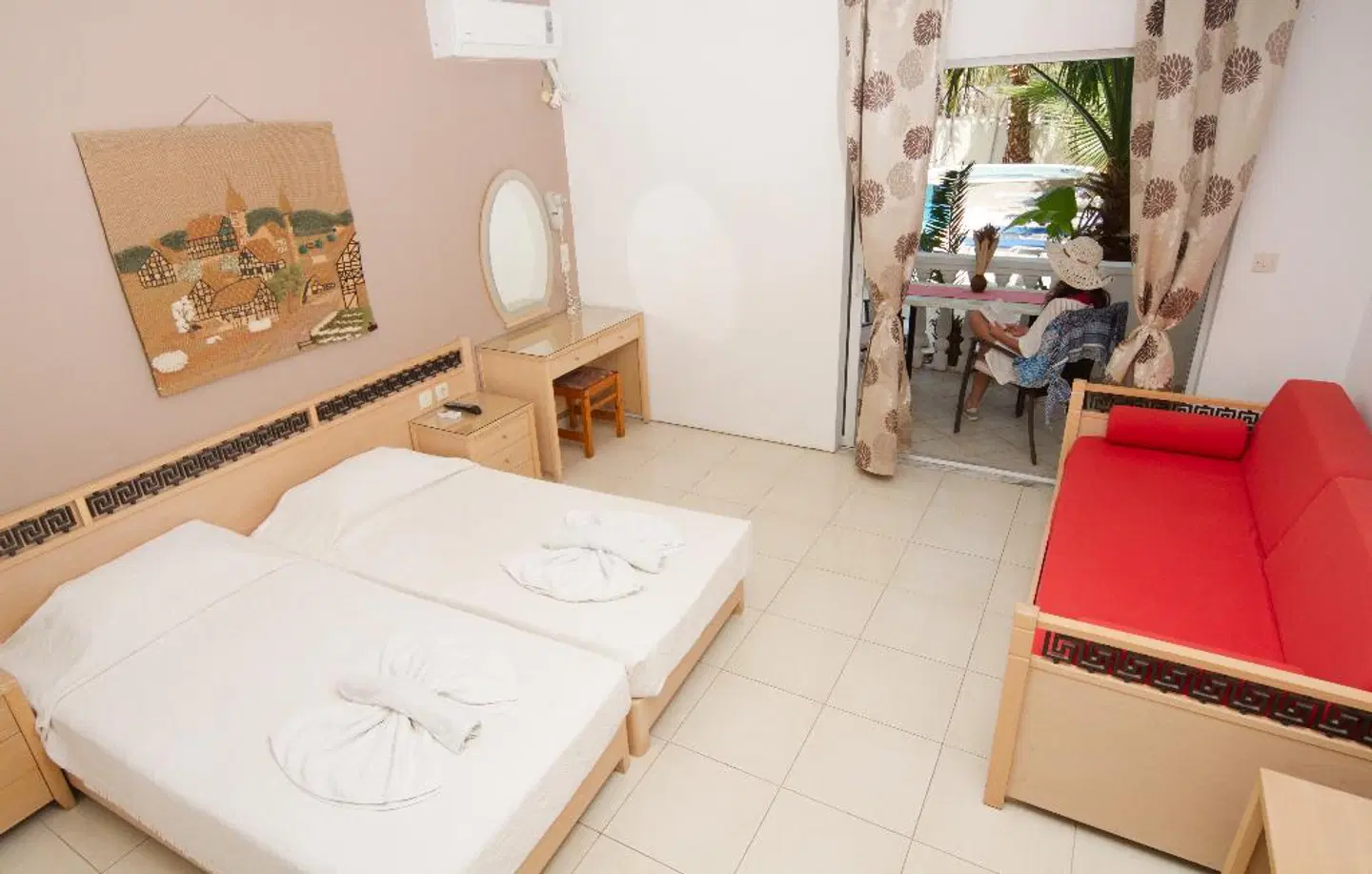 White Palace Studios ROOM_EXAMPLE
