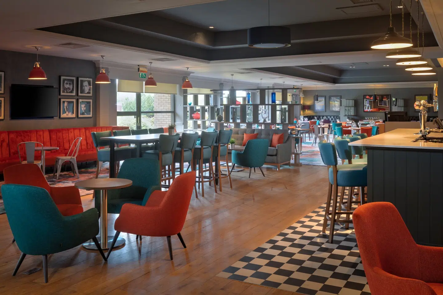 DoubleTree by Hilton Hotel Edinburgh Airport Bar