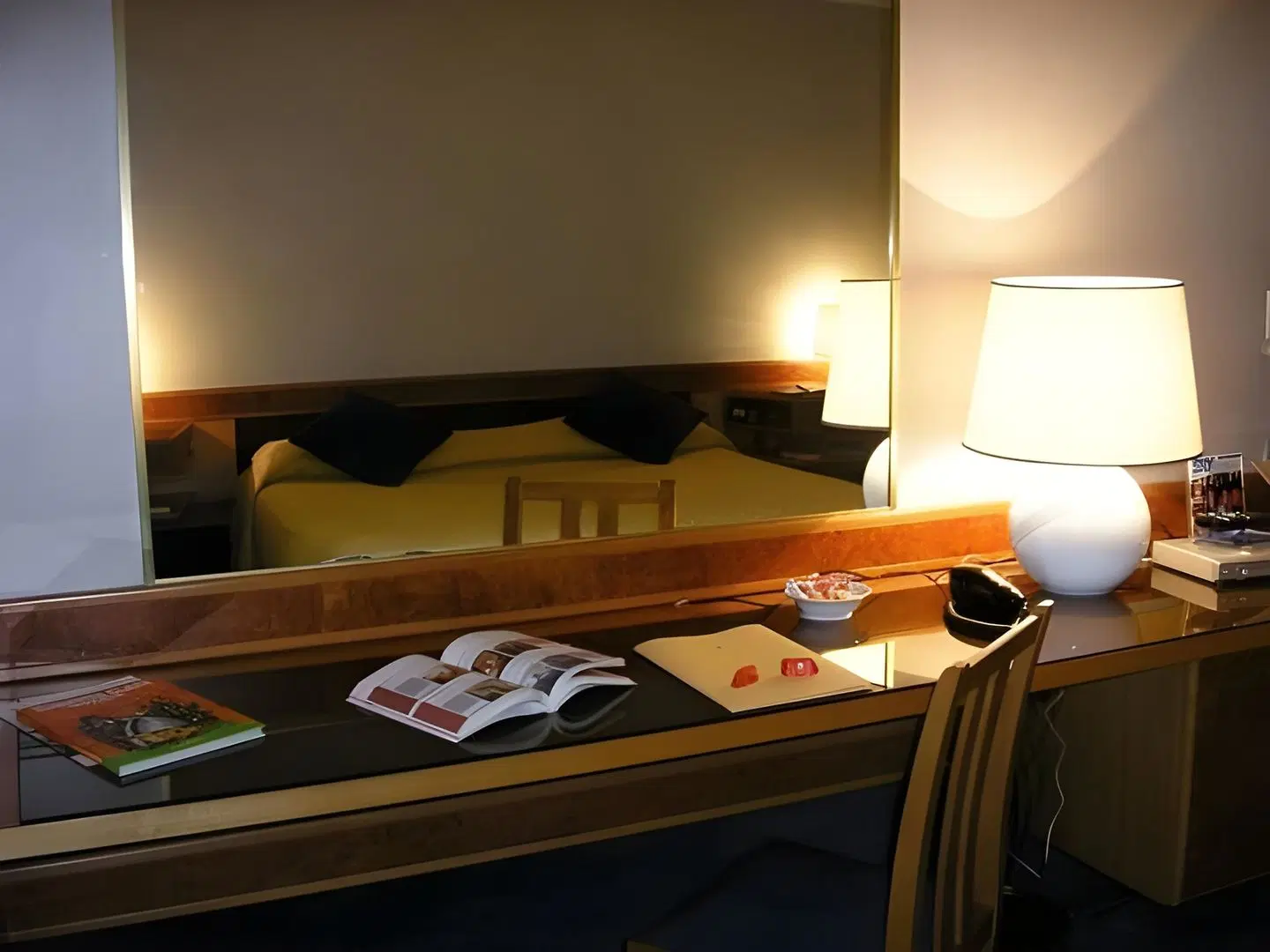 Diplomatic ROOM_EXAMPLE