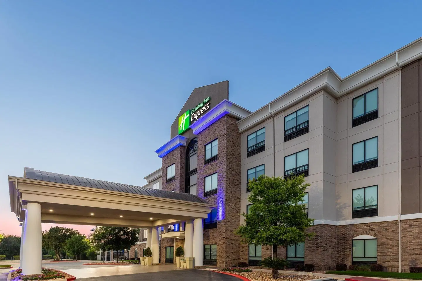 Holiday Inn Express & Suites San Antonio SE by AT&T Center by IHG EXTERIOR