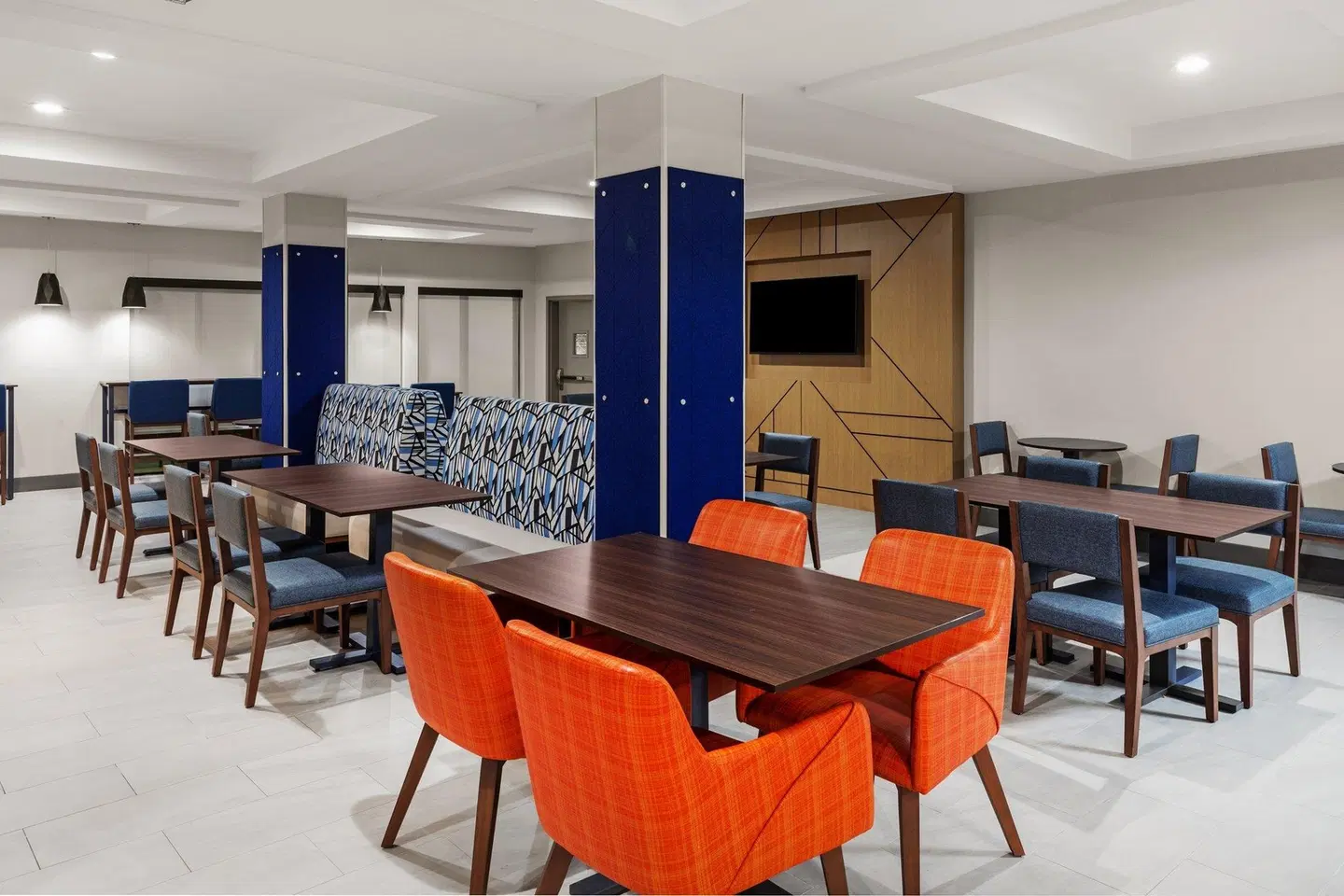 Holiday Inn Express & Suites San Antonio SE by AT&T Center by IHG LOUNGE_LOBBY