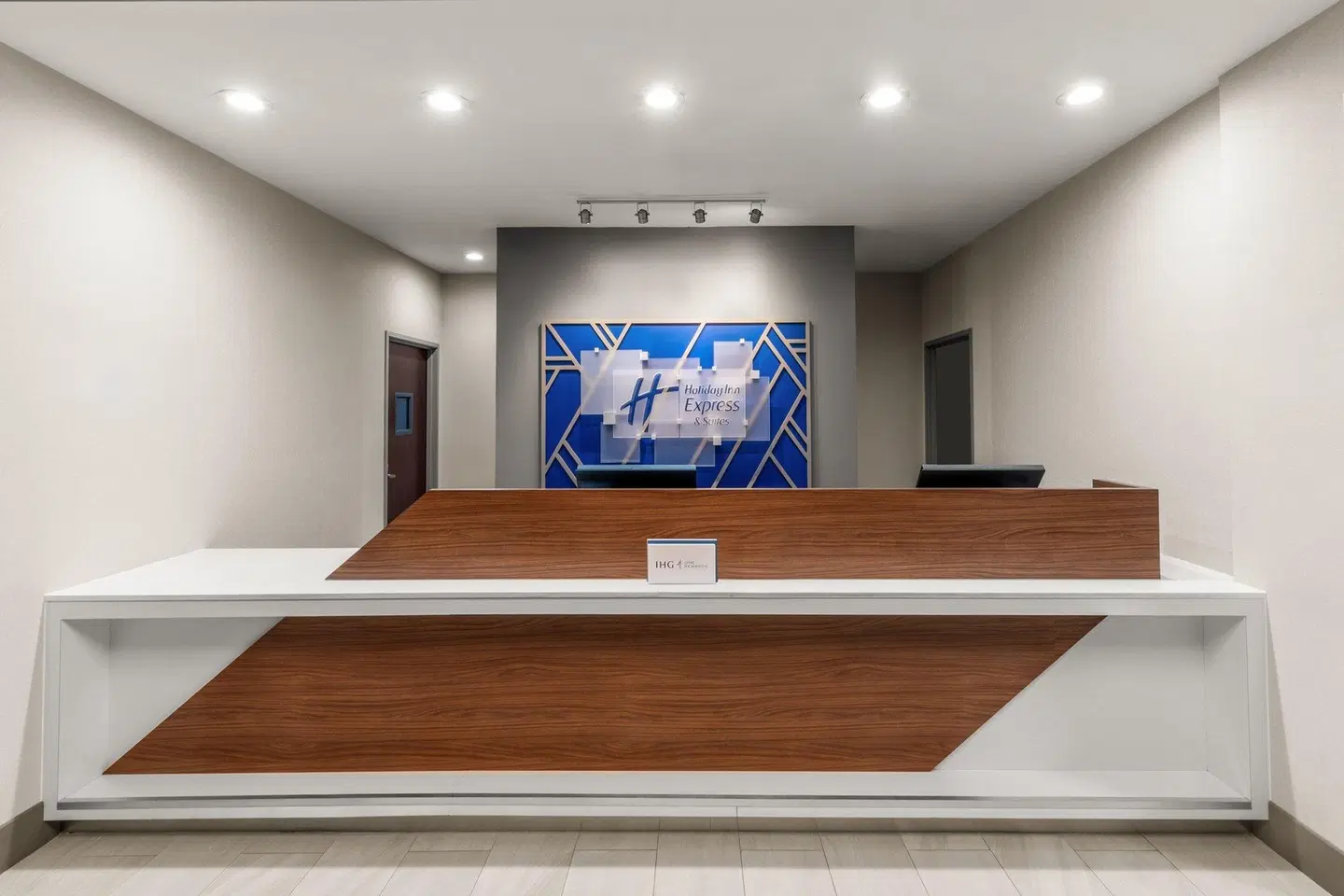 Holiday Inn Express & Suites San Antonio SE by AT&T Center by IHG ROOM_EXAMPLE