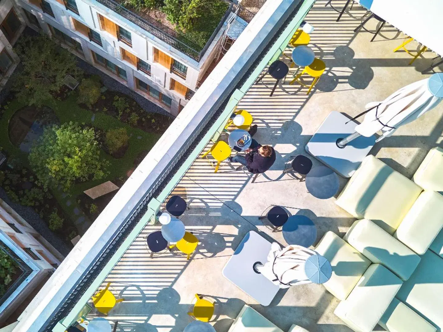 TRIBE Paris Clichy Terrasse