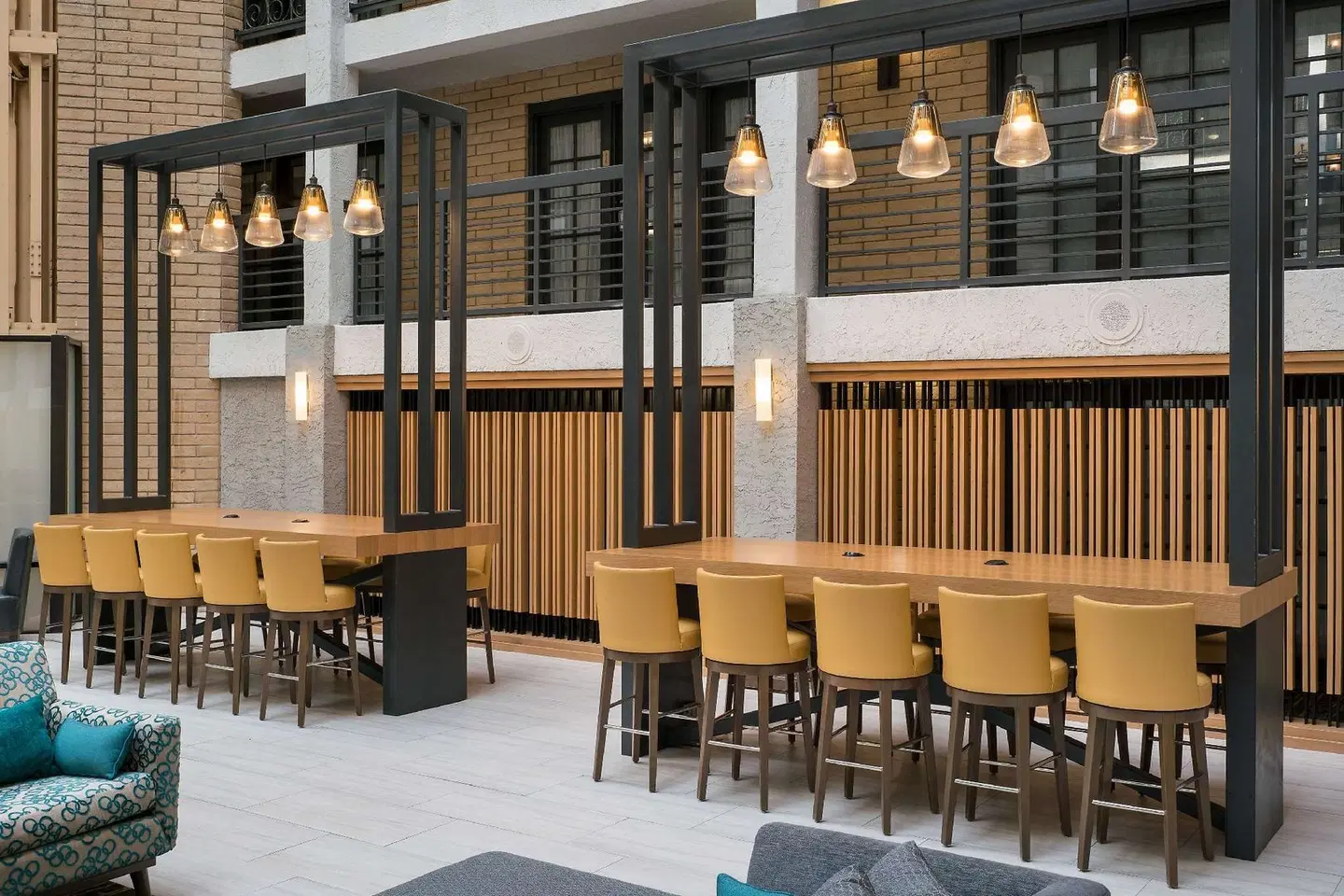 Embassy Suites by Hilton Austin Central Bar