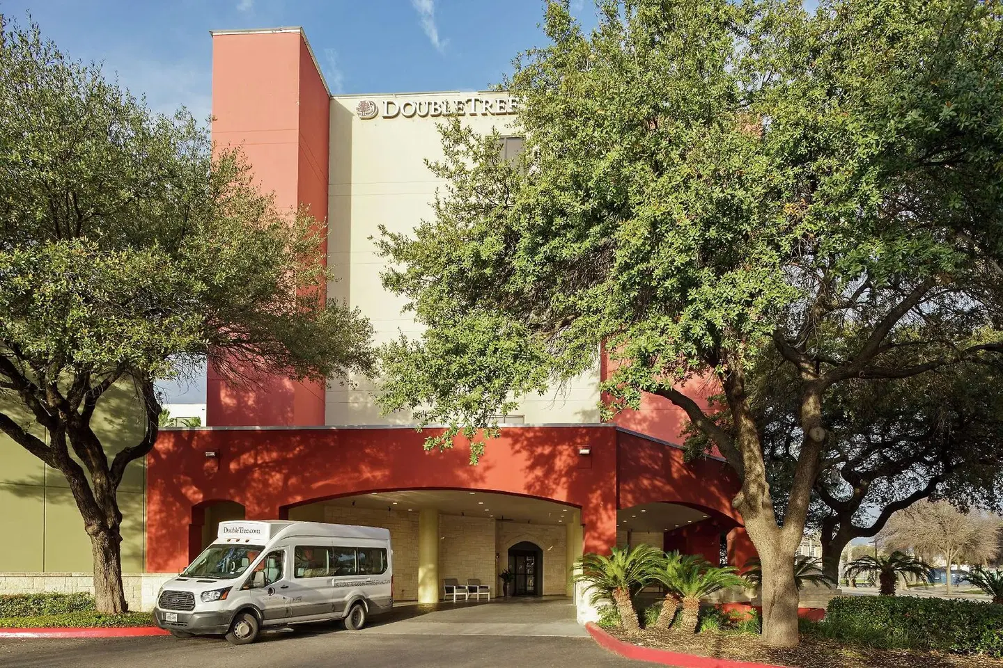 DoubleTree by Hilton San Antonio Downtown EXTERIOR