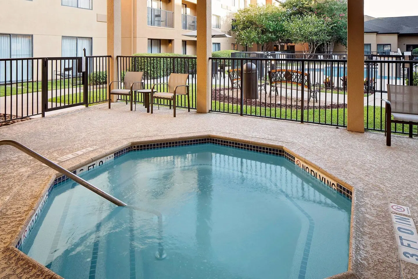 Courtyard by Marriott Houston Westchase OUTDOOR_POOL
