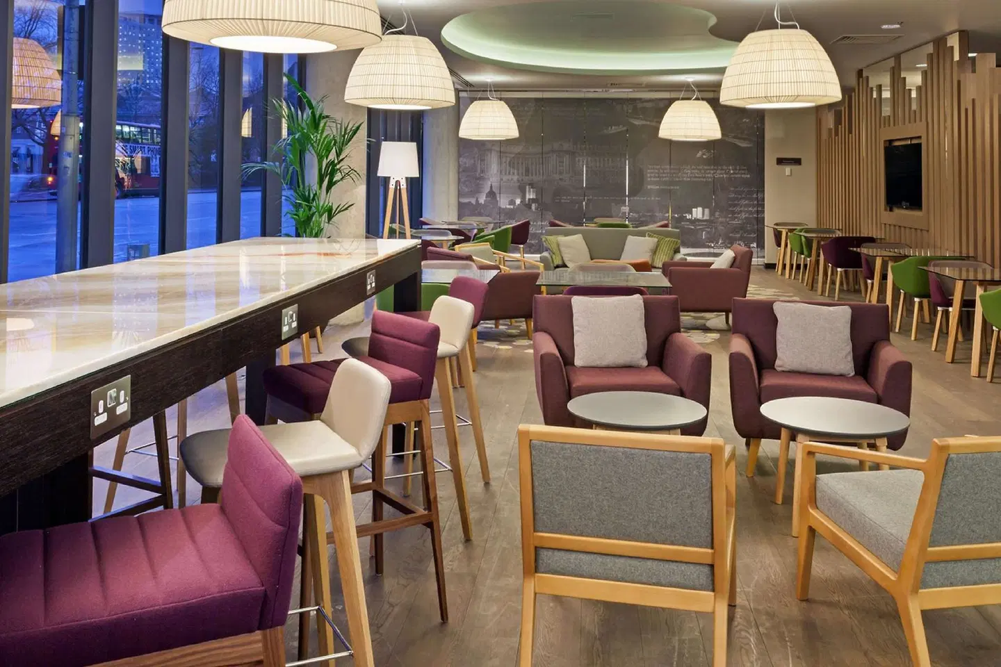 Hampton by Hilton London Waterloo Bar