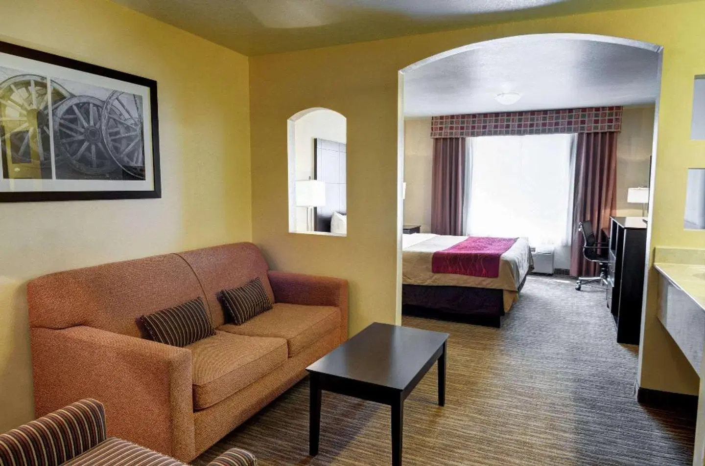 Comfort Inn & Suites ROOM_EXAMPLE