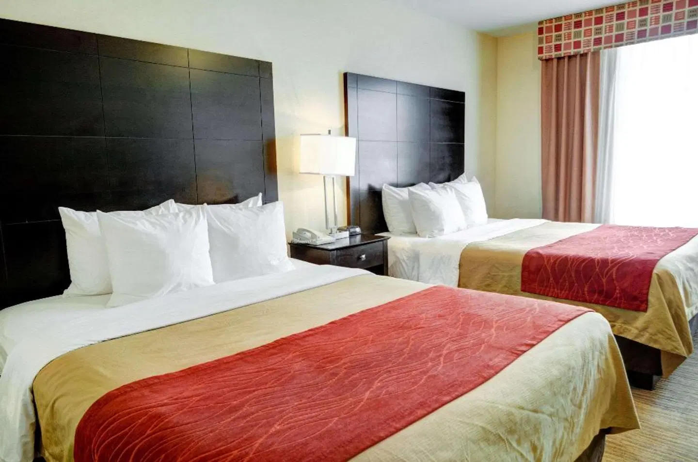 Comfort Inn & Suites ROOM_EXAMPLE