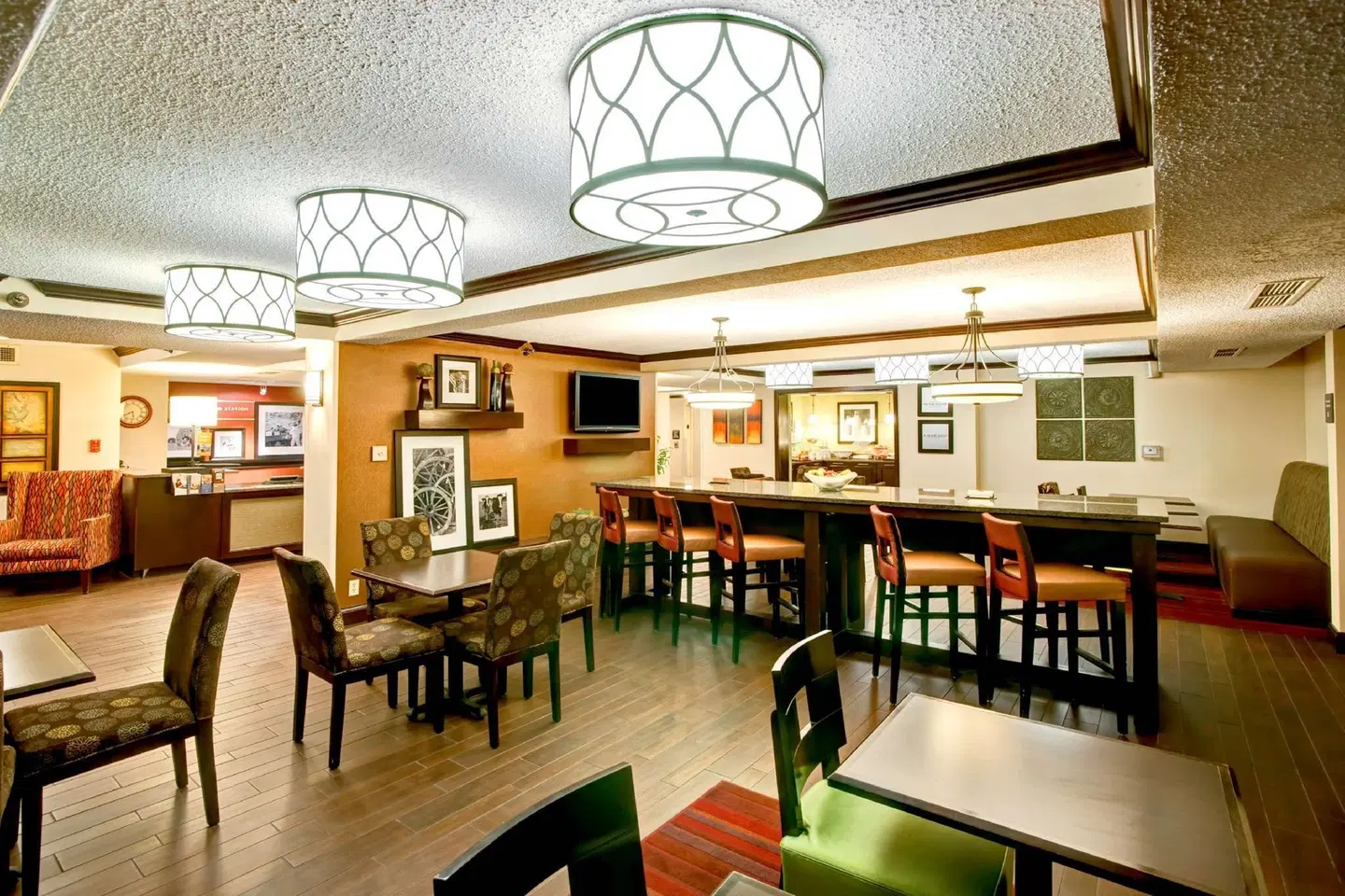 Hampton Inn College Station Bar