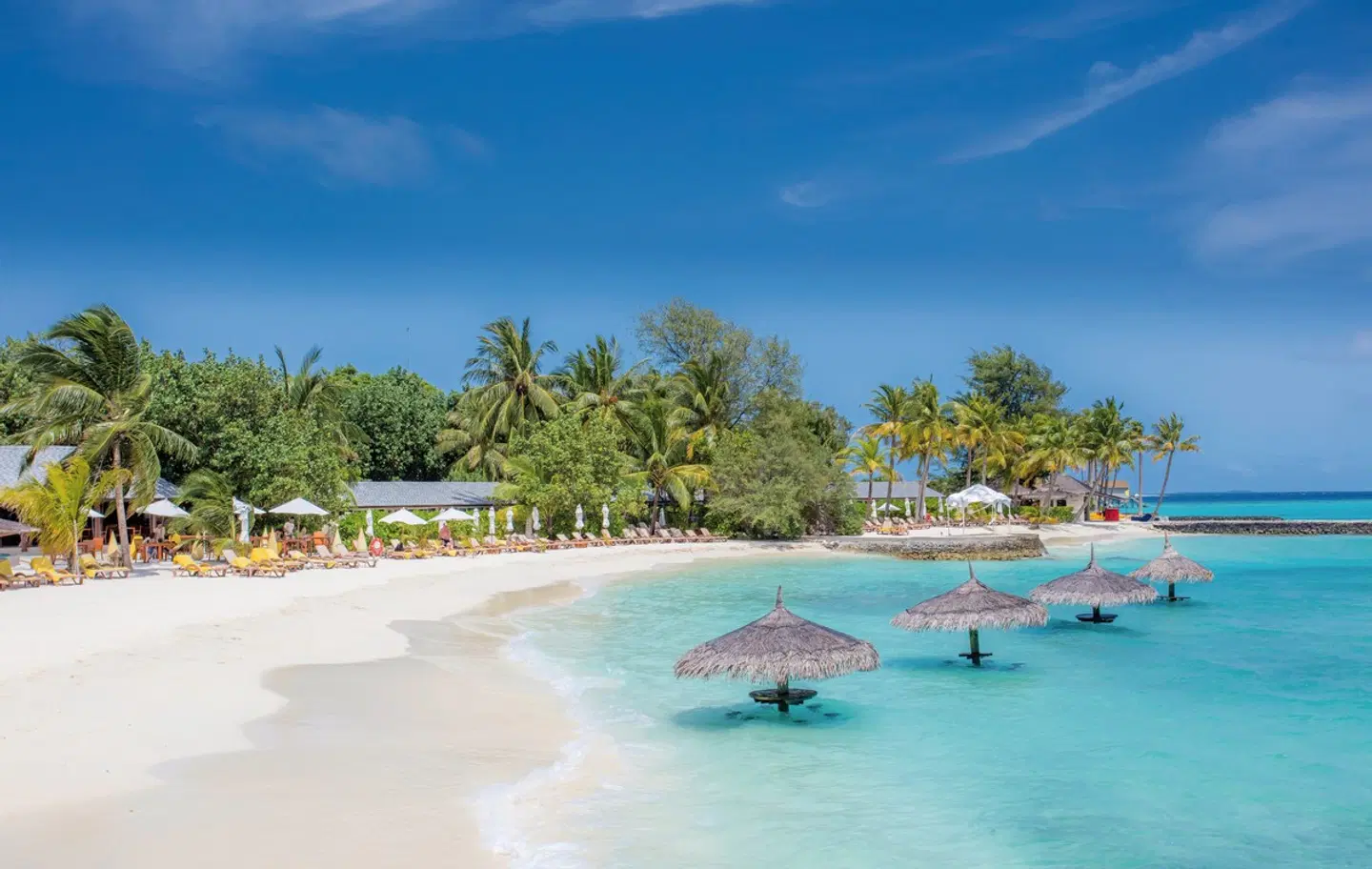 Centara Ras Fushi Resort & Spa Maldives Strand