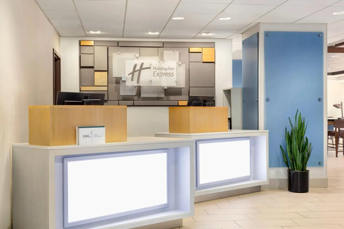 Holiday Inn Express San Antonio-Airport by IHG LOUNGE_LOBBY