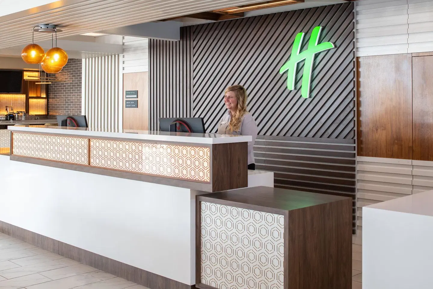 Holiday Inn Portland - Columbia Riverfront by IHG LOUNGE_LOBBY