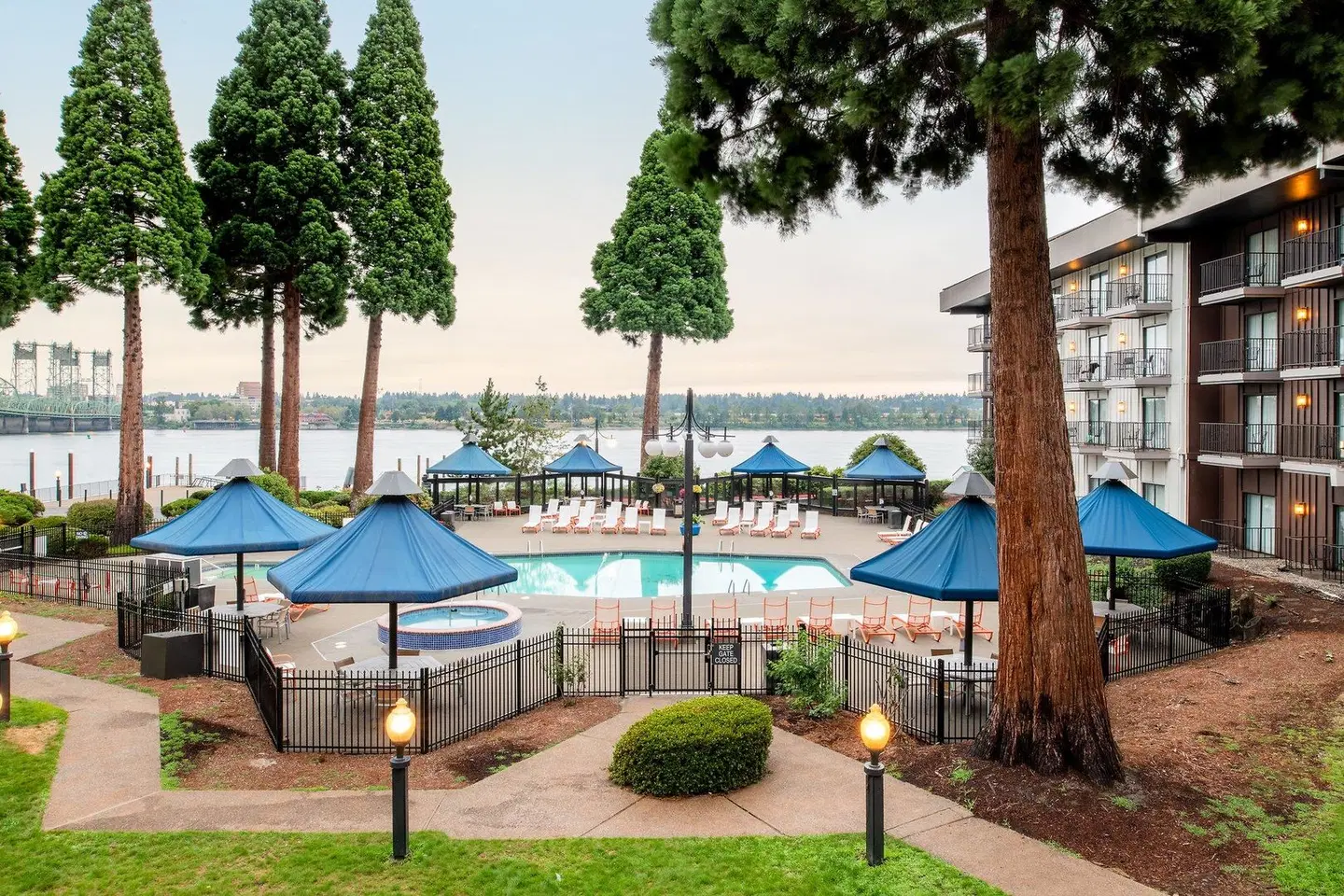 Holiday Inn Portland - Columbia Riverfront by IHG OUTDOOR_POOL