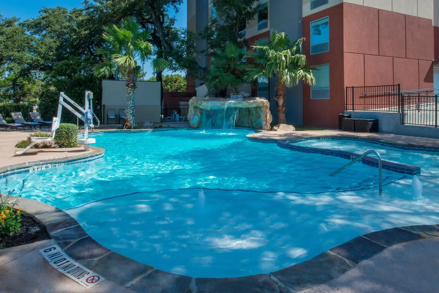 Holiday Inn Express and Suites San Antonio OUTDOOR_POOL