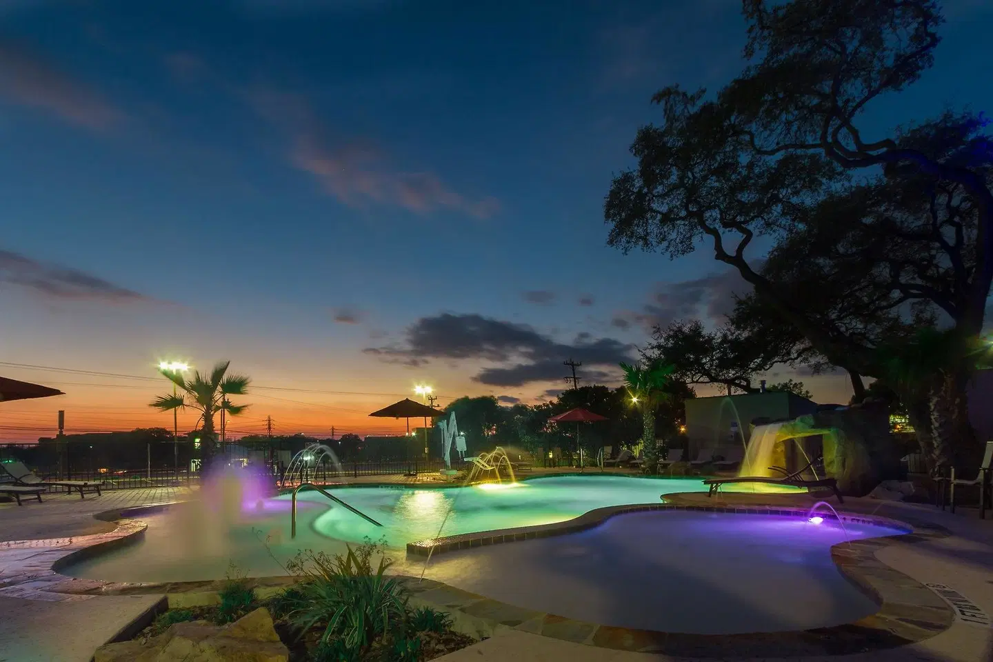 Holiday Inn Express and Suites San Antonio OUTDOOR_POOL