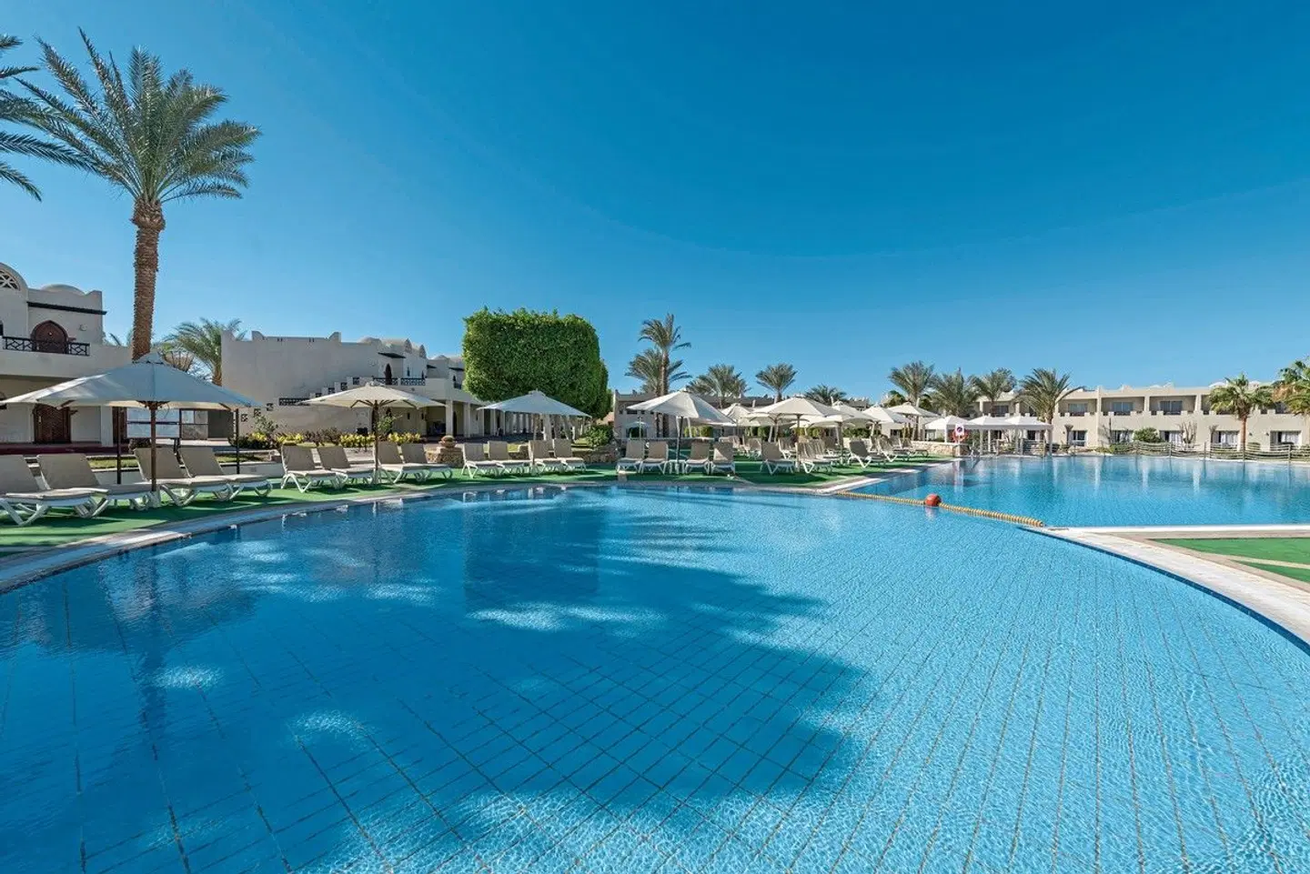 Reef Oasis Beach Resort OUTDOOR_POOL