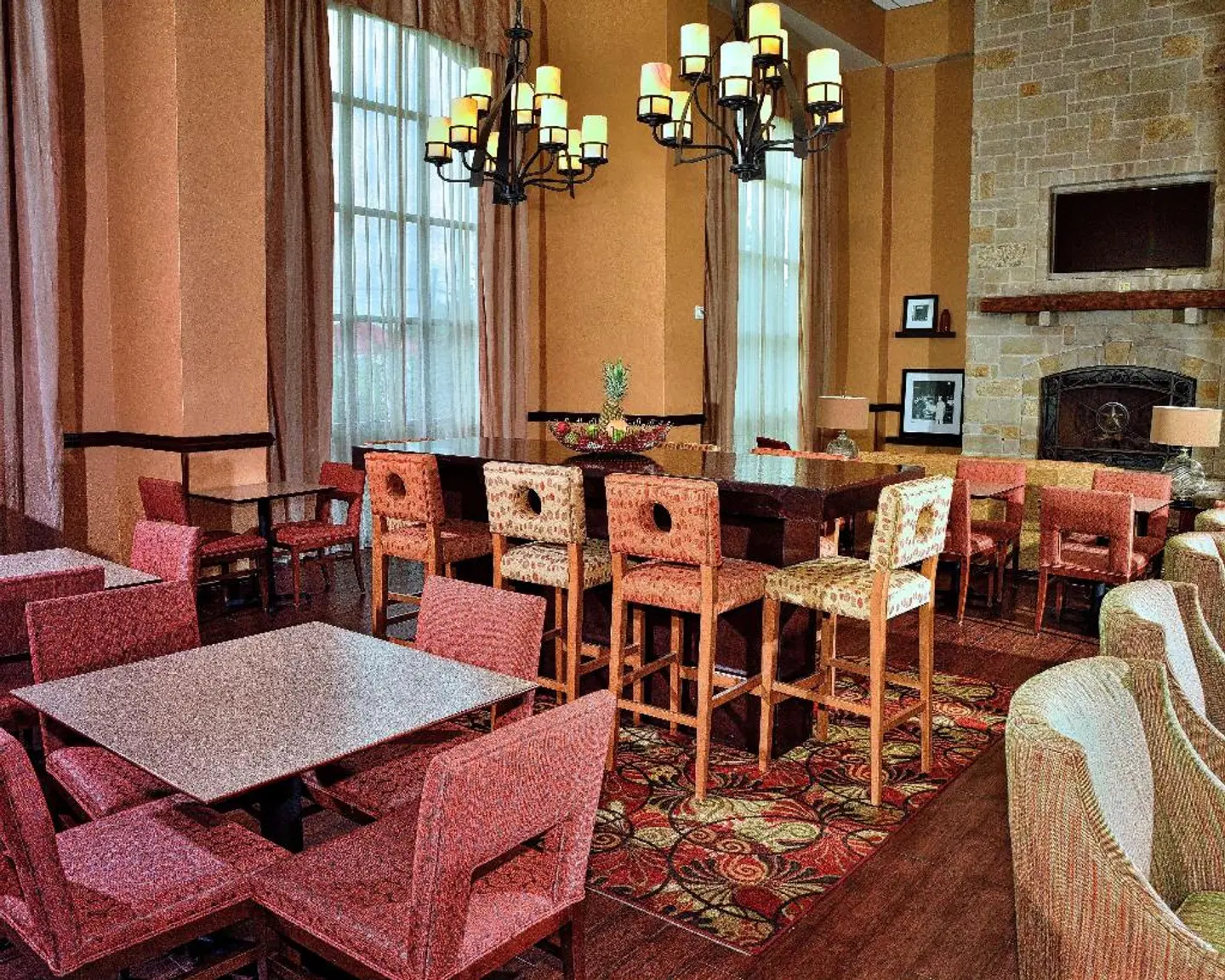 Hampton Inn & Suites Fredericksburg Bar