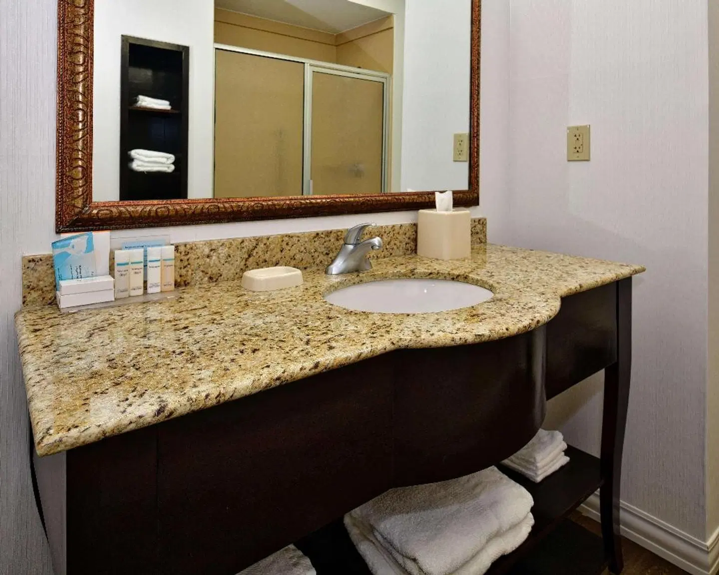 Hampton Inn & Suites Fredericksburg Badezimmer