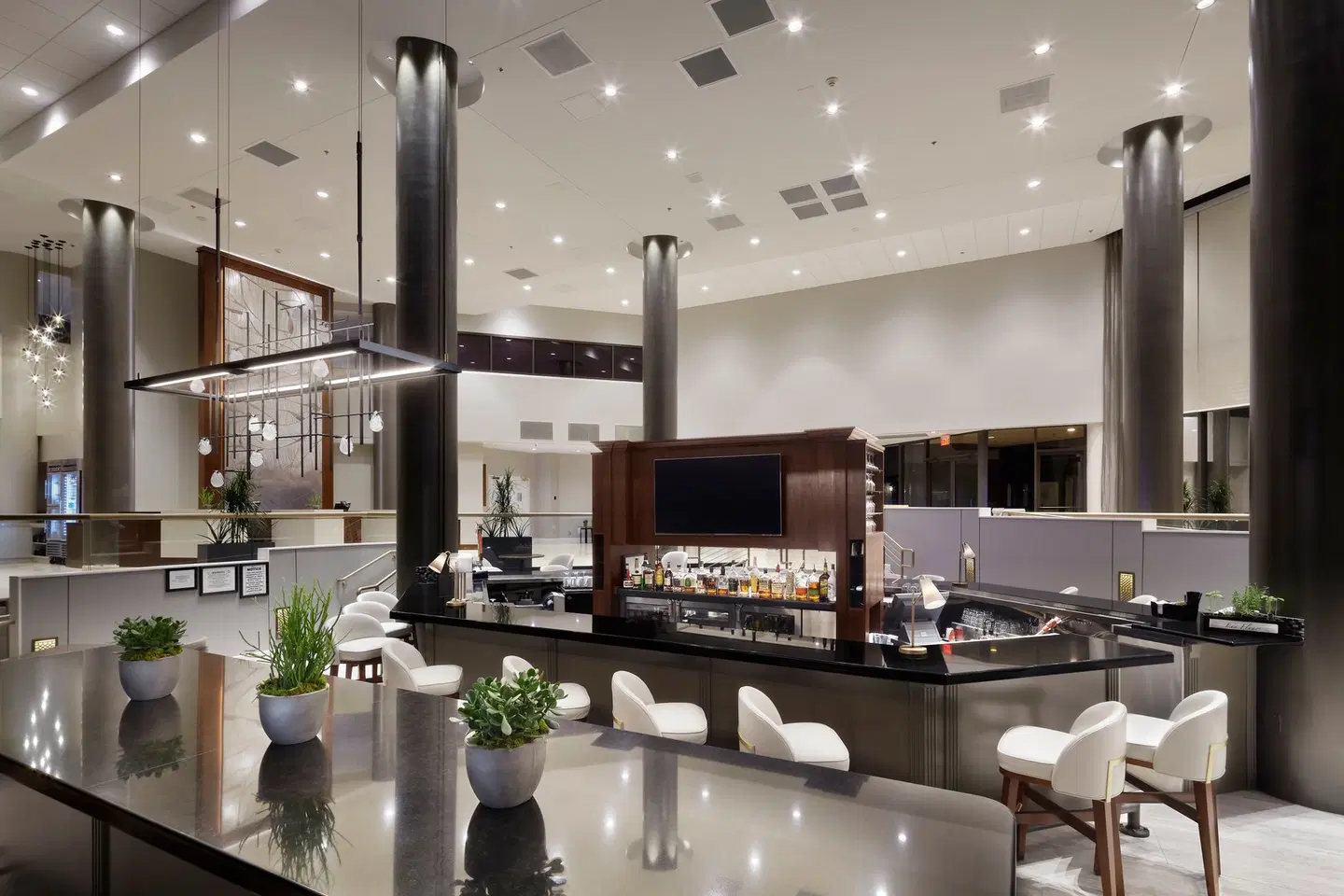 DoubleTree by Hilton Dallas Near the Galleria Bar