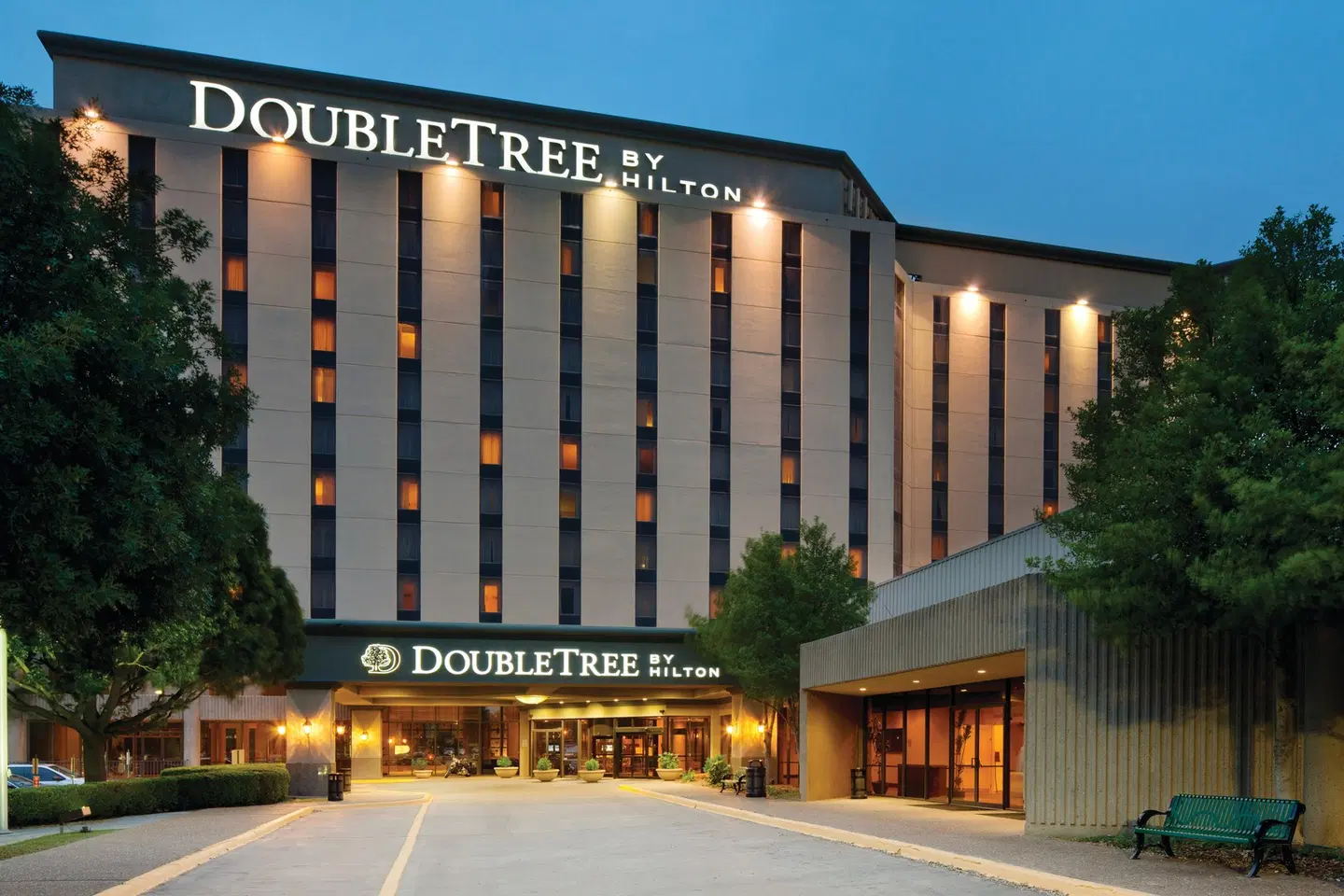 DoubleTree by Hilton Dallas Near the Galleria EXTERIOR