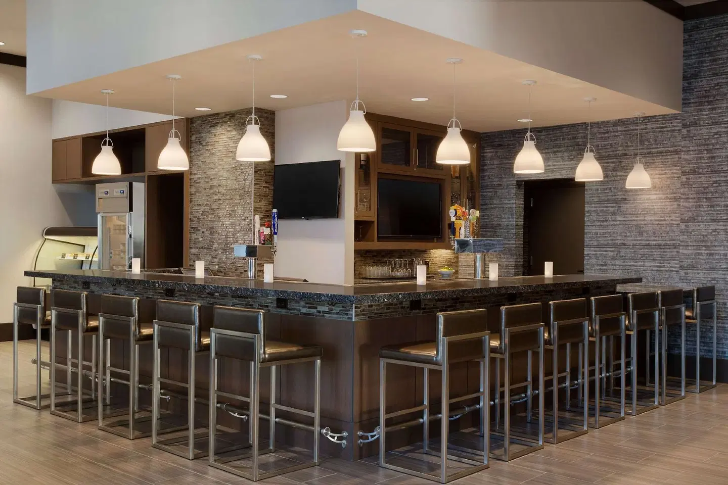 Embassy Suites by Hilton The Woodlands Bar