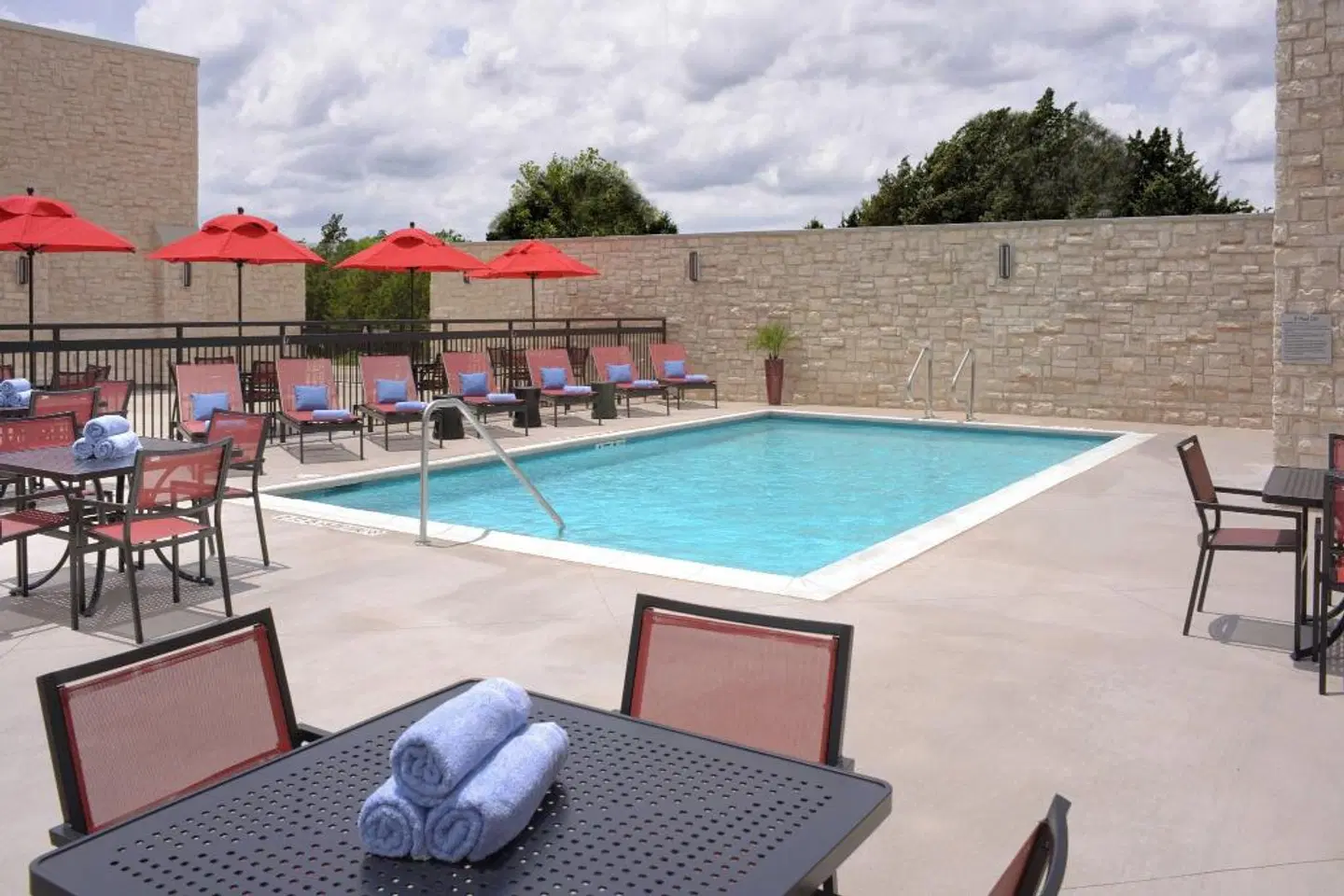 Courtyard b.M. Austin Pflugerville & Confernce C OUTDOOR_POOL