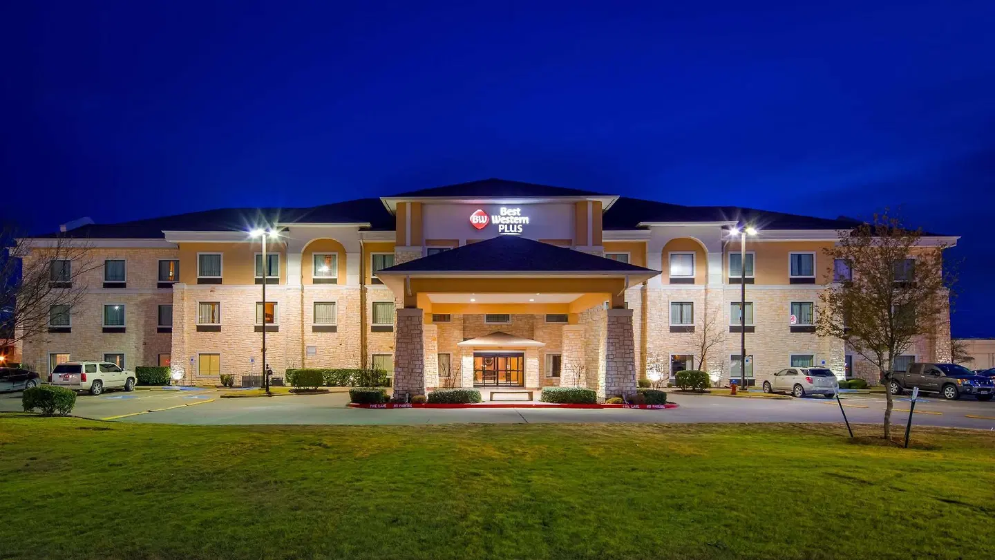 Best Western Plus Christopher Inn & Suites EXTERIOR