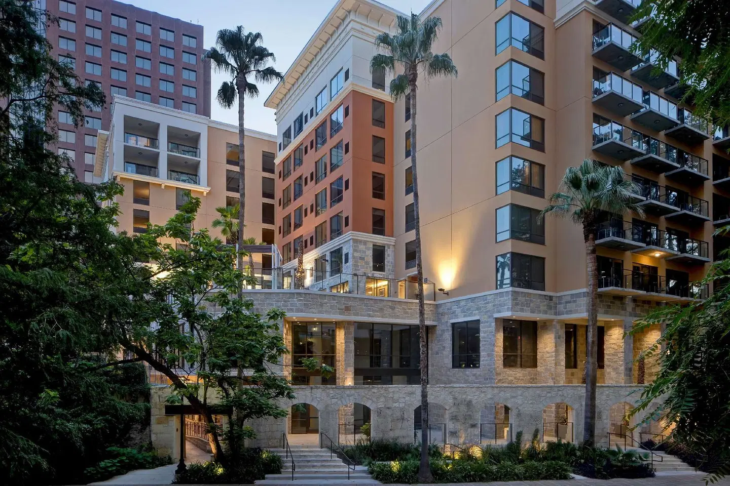 Hampton Inn & Suites San Antonio Riverwalk EXTERIOR