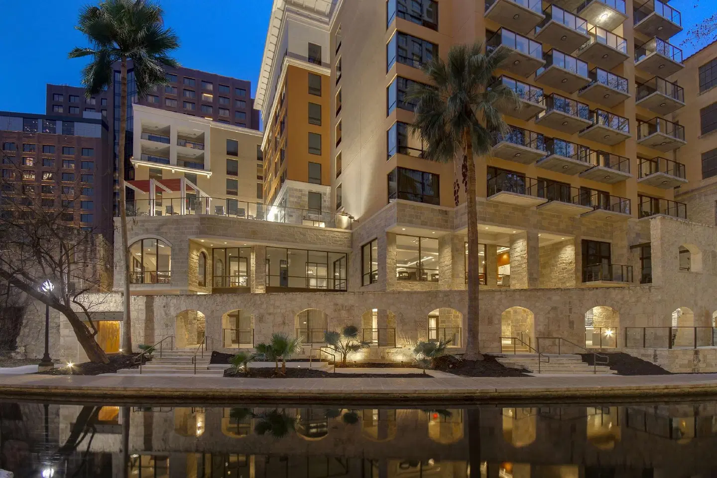 Hampton Inn & Suites San Antonio Riverwalk EXTERIOR