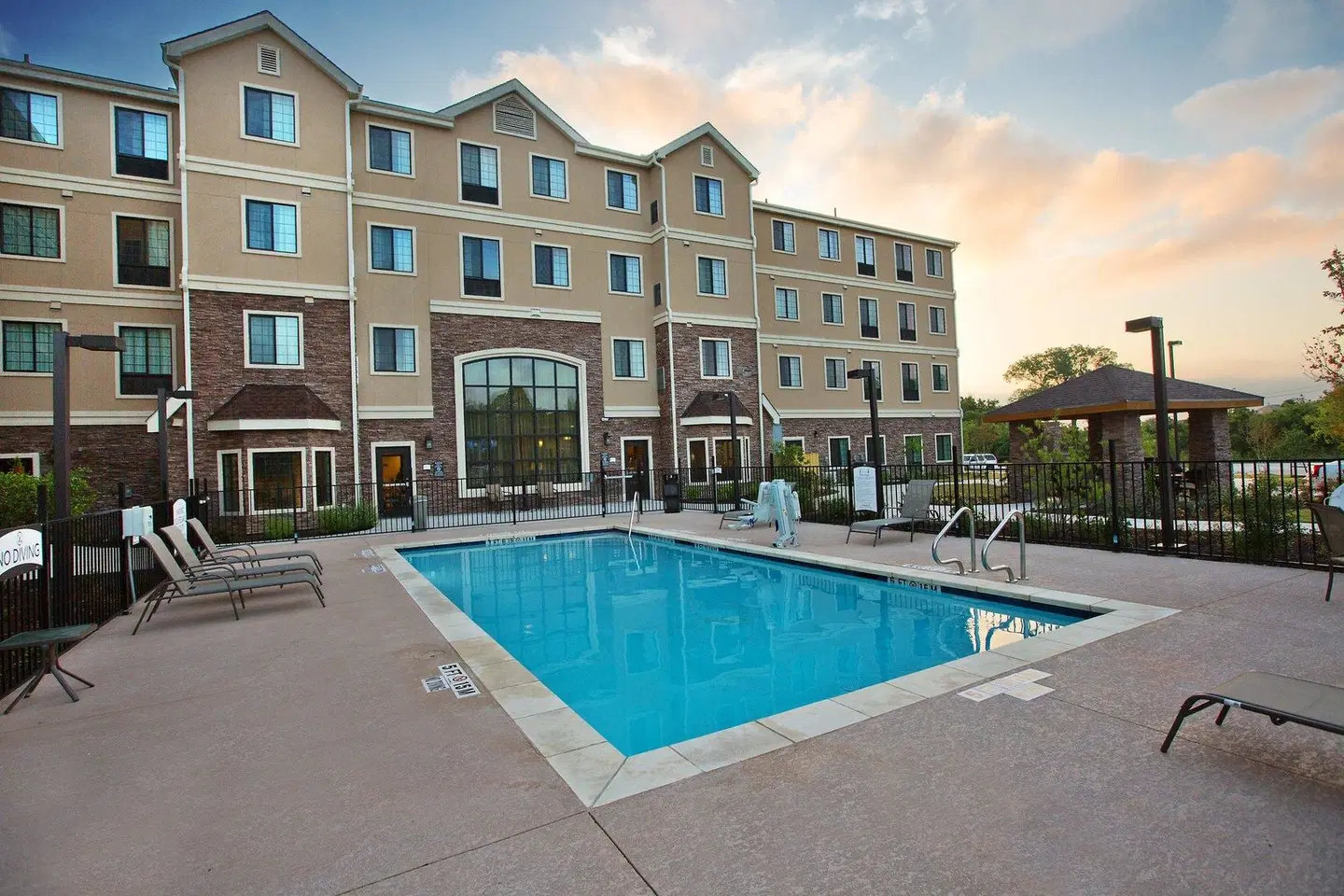 Staybridge Suites Austin South Interstate Hwy 35 by IHG OUTDOOR_POOL